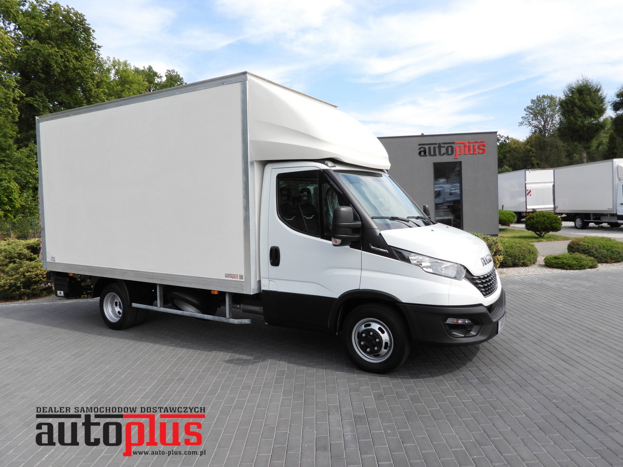IVECO DAILY 35C16 BOX LIFT 8 PALLETS CRUISE CONTROL AUTOMATIC TRANSMISSION HI-MATIC TWIN WHEELS AIR CONDITIONING 160HP - Dostavno vozilo sa zatvorenim sandukom: slika 1 IVECO DAILY 35C16 BOX LIFT 8 PALLETS CRUISE CONTROL AUTOMATIC TRANSMISSION HI-MATIC TWIN WHEELS AIR CONDITIONING 160HP - Dostavno vozilo sa zatvorenim sandukom: slika 1