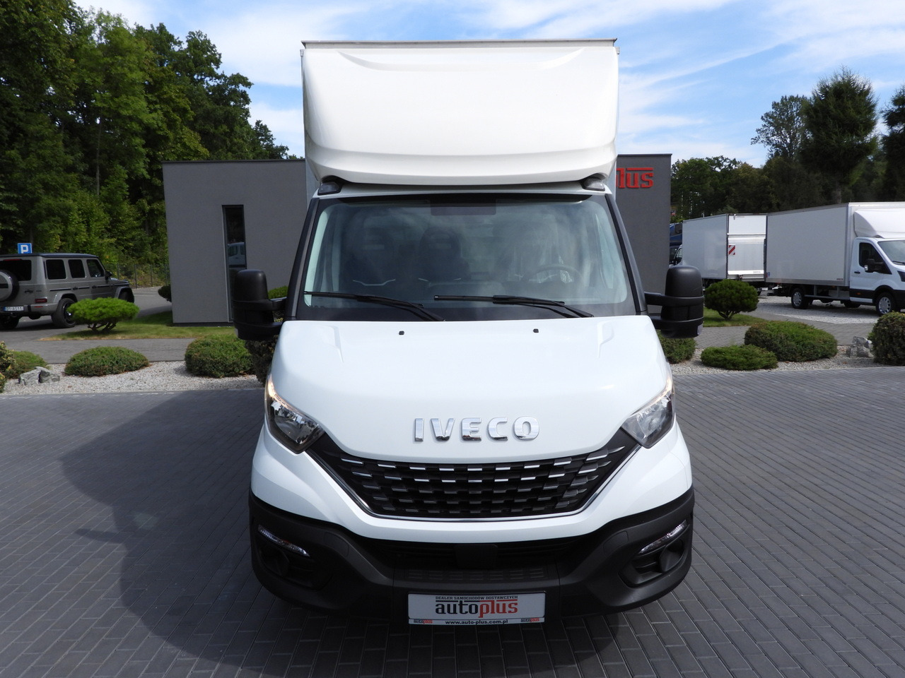 IVECO DAILY 35C16 BOX LIFT 8 PALLETS CRUISE CONTROL AUTOMATIC TRANSMISSION HI-MATIC TWIN WHEELS AIR CONDITIONING 160HP - Dostavno vozilo sa zatvorenim sandukom: slika 5 IVECO DAILY 35C16 BOX LIFT 8 PALLETS CRUISE CONTROL AUTOMATIC TRANSMISSION HI-MATIC TWIN WHEELS AIR CONDITIONING 160HP - Dostavno vozilo sa zatvorenim sandukom: slika 5