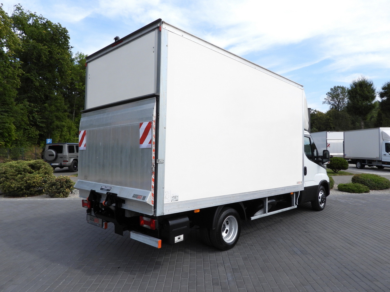 IVECO DAILY 35C16 BOX LIFT 8 PALLETS CRUISE CONTROL AUTOMATIC TRANSMISSION HI-MATIC TWIN WHEELS AIR CONDITIONING 160HP - Dostavno vozilo sa zatvorenim sandukom: slika 3 IVECO DAILY 35C16 BOX LIFT 8 PALLETS CRUISE CONTROL AUTOMATIC TRANSMISSION HI-MATIC TWIN WHEELS AIR CONDITIONING 160HP - Dostavno vozilo sa zatvorenim sandukom: slika 3