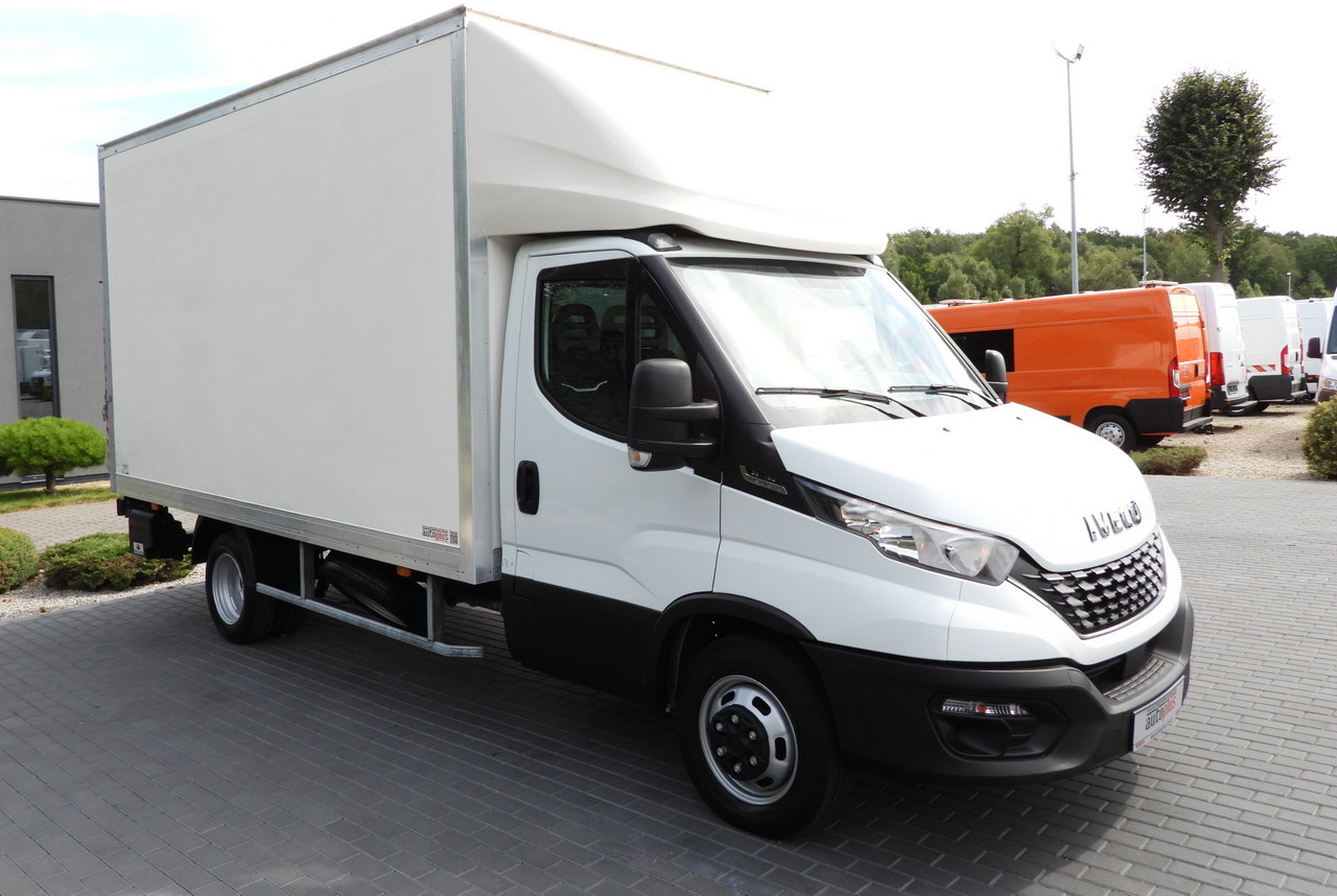 IVECO DAILY 35C16 BOX LIFT 8 PALLETS CRUISE CONTROL AUTOMATIC TRANSMISSION HI-MATIC TWIN WHEELS AIR CONDITIONING 160HP - Dostavno vozilo sa zatvorenim sandukom: slika 4 IVECO DAILY 35C16 BOX LIFT 8 PALLETS CRUISE CONTROL AUTOMATIC TRANSMISSION HI-MATIC TWIN WHEELS AIR CONDITIONING 160HP - Dostavno vozilo sa zatvorenim sandukom: slika 4