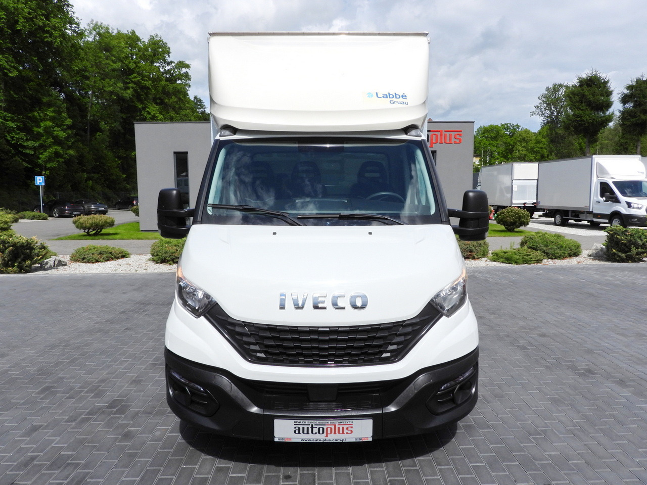 IVECO DAILY 35C16 BOX LIFT 8 PALLETS CRUISE CONTROL TWIN WHEELS AIR CONDITIONING 160HP - Dostavno vozilo sa zatvorenim sandukom: slika 5 IVECO DAILY 35C16 BOX LIFT 8 PALLETS CRUISE CONTROL TWIN WHEELS AIR CONDITIONING 160HP - Dostavno vozilo sa zatvorenim sandukom: slika 5