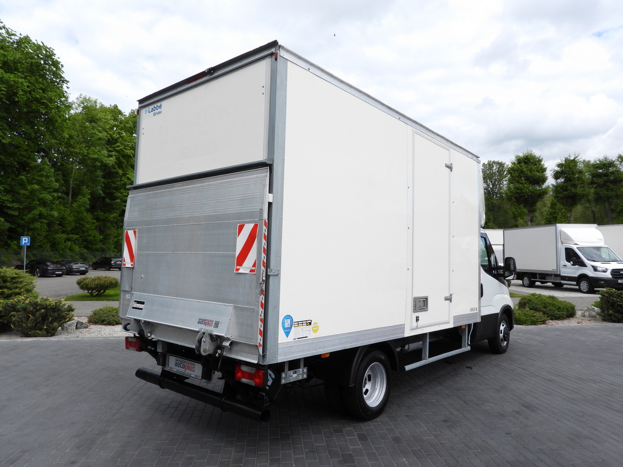IVECO DAILY 35C16 BOX LIFT 8 PALLETS CRUISE CONTROL TWIN WHEELS AIR CONDITIONING 160HP - Dostavno vozilo sa zatvorenim sandukom: slika 3 IVECO DAILY 35C16 BOX LIFT 8 PALLETS CRUISE CONTROL TWIN WHEELS AIR CONDITIONING 160HP - Dostavno vozilo sa zatvorenim sandukom: slika 3