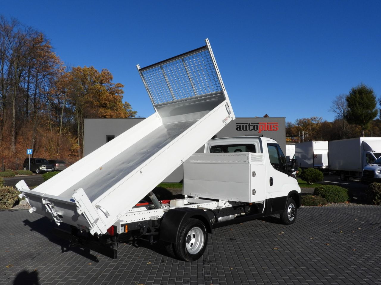 IVECO DAILY 35C16 TIPPER CRUISE CONTROL TWIN WHEELS AIR CONDITIONING 160HP - Dostavno vozilo kiper: slika 3 IVECO DAILY 35C16 TIPPER CRUISE CONTROL TWIN WHEELS AIR CONDITIONING 160HP - Dostavno vozilo kiper: slika 3