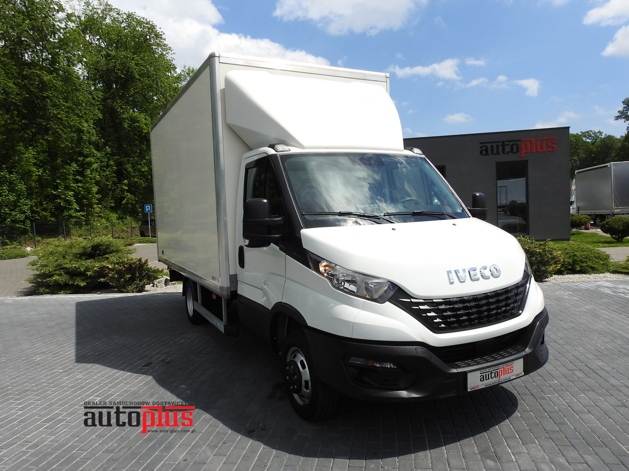 IVECO DAILY 35S14 8 PALLETS CRUISE CONTROL TWIN WHEELS AIR CONDITIONING 140HP - Dostavno vozilo sa zatvorenim sandukom: slika 1 IVECO DAILY 35S14 8 PALLETS CRUISE CONTROL TWIN WHEELS AIR CONDITIONING 140HP - Dostavno vozilo sa zatvorenim sandukom: slika 1