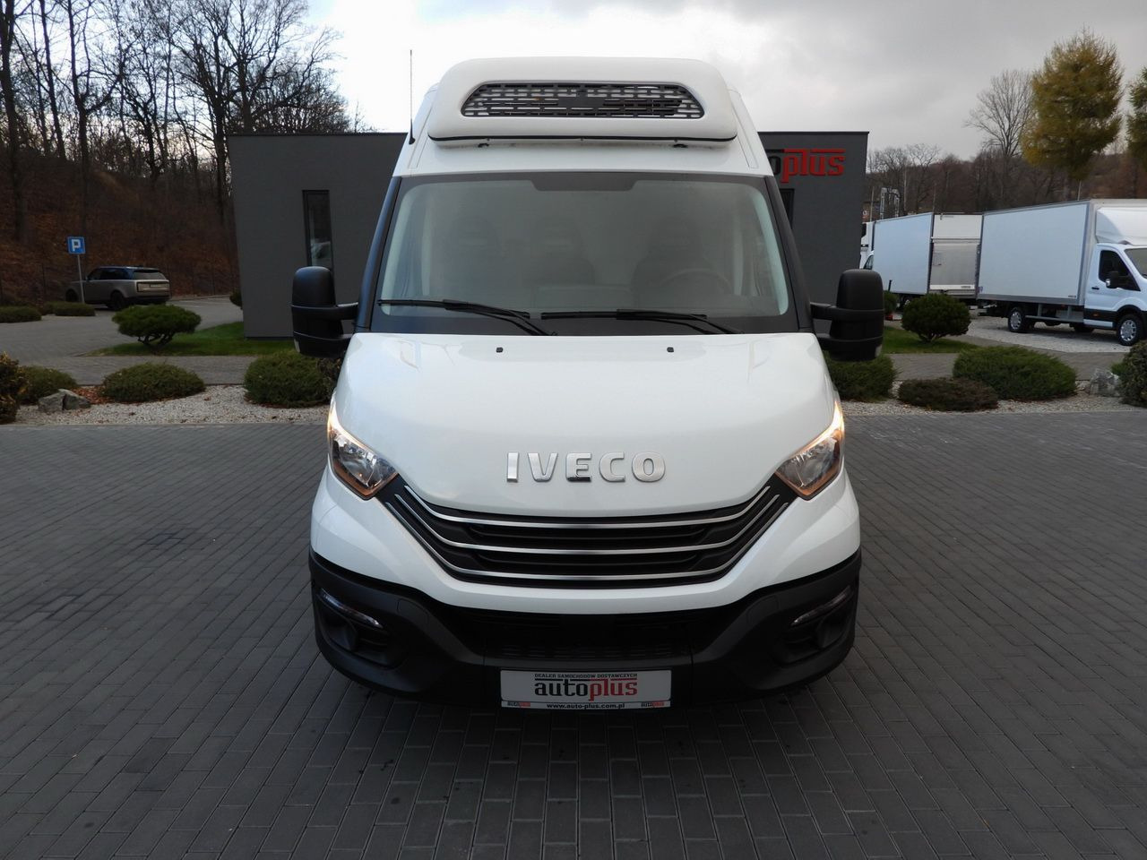 IVECO DAILY 35S14 REFRIGERATOR VAN 0*C POWER SUPPLY 230V NAVIGATION AUTOMATIC TRANSMISSION AIR CONDITIONING 140HP - Dostavno vozilo hladnjača: slika 5 IVECO DAILY 35S14 REFRIGERATOR VAN 0*C POWER SUPPLY 230V NAVIGATION AUTOMATIC TRANSMISSION AIR CONDITIONING 140HP - Dostavno vozilo hladnjača: slika 5