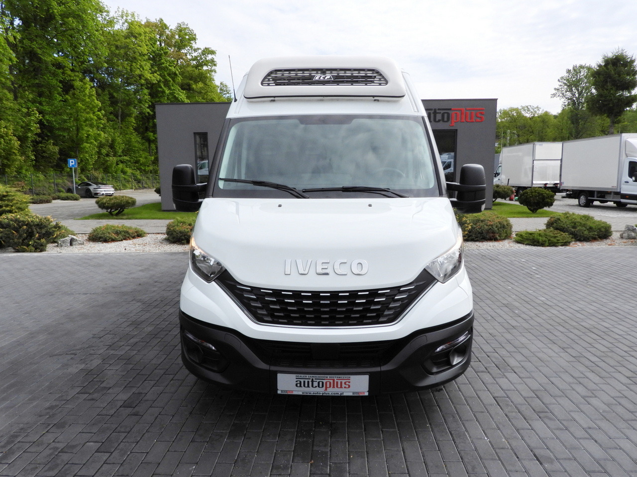 IVECO DAILY 35S14 REFRIGERATOR VAN -10*C POWER SUPPLY 230V CRUISE CONTROL AUTOMATIC TRANSMISSION HI-MATIC AIR CONDITIONING 140HP - Dostavno vozilo hladnjača: slika 5 IVECO DAILY 35S14 REFRIGERATOR VAN -10*C POWER SUPPLY 230V CRUISE CONTROL AUTOMATIC TRANSMISSION HI-MATIC AIR CONDITIONING 140HP - Dostavno vozilo hladnjača: slika 5
