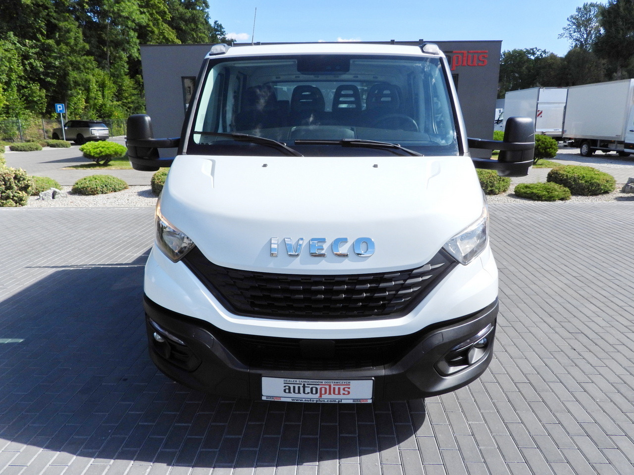 IVECO DAILY 35S14 STAKE BODY DOUBLE CABIN DOKA 7 SEATS CRUISE CONTROL AIR CONDITIONING 135HP - Dostavno vozilo s ravnom platformom: slika 5 IVECO DAILY 35S14 STAKE BODY DOUBLE CABIN DOKA 7 SEATS CRUISE CONTROL AIR CONDITIONING 135HP - Dostavno vozilo s ravnom platformom: slika 5