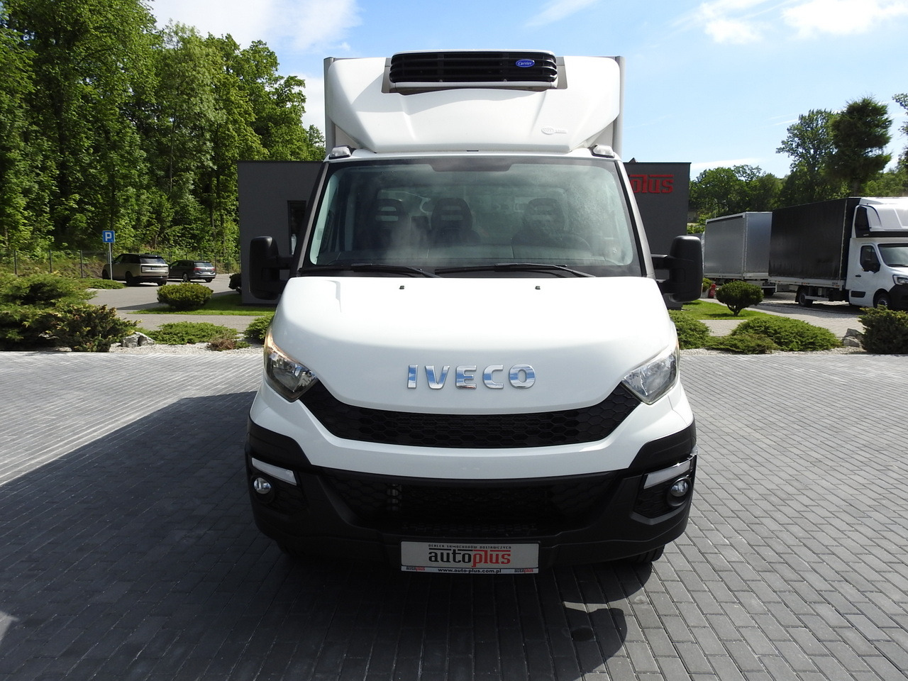 IVECO DAILY 35S15 REGRIGERATOR BOX -12*C 8 PALLETS CRUISE CONTROL TWIN WHEELS AIR CONDITIONING 150HP - Dostavno vozilo hladnjača: slika 5 IVECO DAILY 35S15 REGRIGERATOR BOX -12*C 8 PALLETS CRUISE CONTROL TWIN WHEELS AIR CONDITIONING 150HP - Dostavno vozilo hladnjača: slika 5