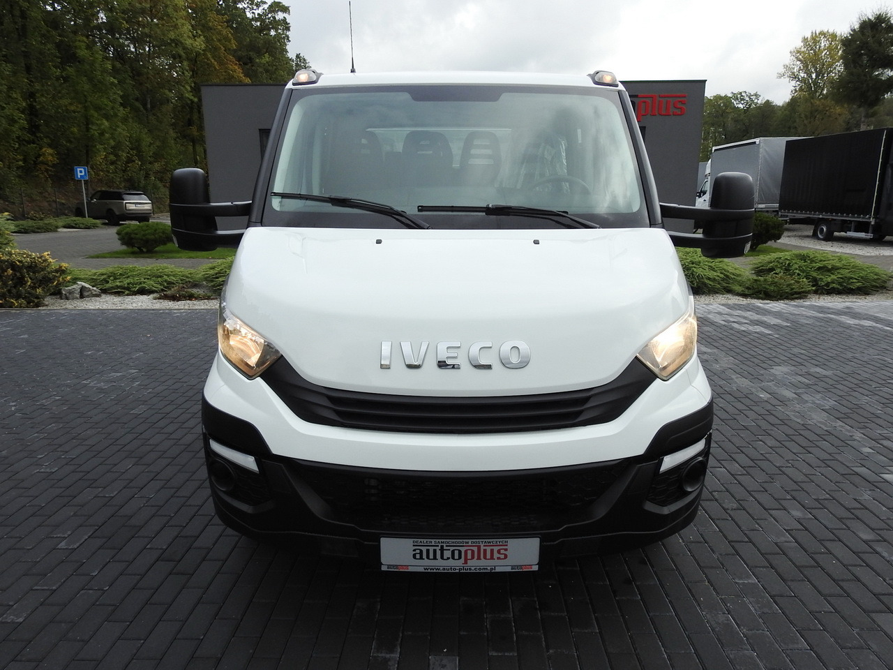 IVECO DAILY 35S15 STAKE BODY DOUBLE CABIN DOKA 7 SEATS AIR CONDITIONING 150HP - Dostavno vozilo sa duplom kabinom: slika 5 IVECO DAILY 35S15 STAKE BODY DOUBLE CABIN DOKA 7 SEATS AIR CONDITIONING 150HP - Dostavno vozilo sa duplom kabinom: slika 5