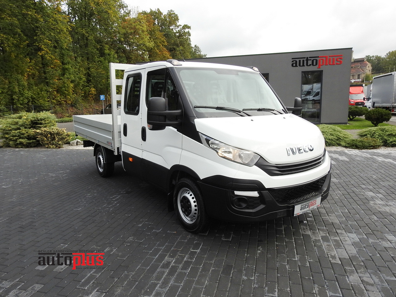 IVECO DAILY 35S15 STAKE BODY DOUBLE CABIN DOKA 7 SEATS AIR CONDITIONING 150HP - Dostavno vozilo s ravnom platformom: slika 1 IVECO DAILY 35S15 STAKE BODY DOUBLE CABIN DOKA 7 SEATS AIR CONDITIONING 150HP - Dostavno vozilo s ravnom platformom: slika 1