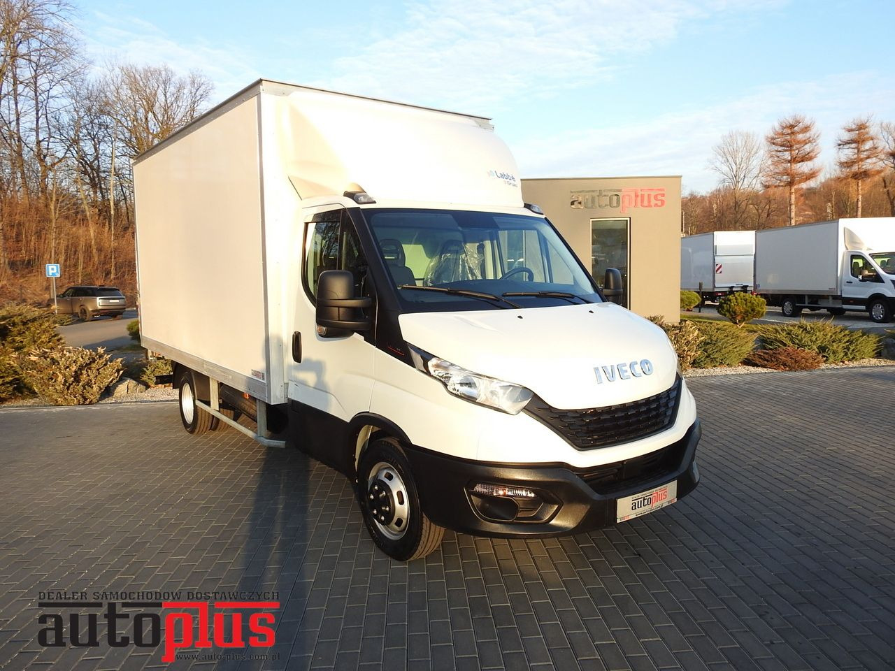 IVECO DAILY 35S16 BOX LIFT 8 PALLETS CRUISE CONTROL AIR CONDITIONING TWIN WHEELS 160HP - Dostavno vozilo sa zatvorenim sandukom: slika 1 IVECO DAILY 35S16 BOX LIFT 8 PALLETS CRUISE CONTROL AIR CONDITIONING TWIN WHEELS 160HP - Dostavno vozilo sa zatvorenim sandukom: slika 1
