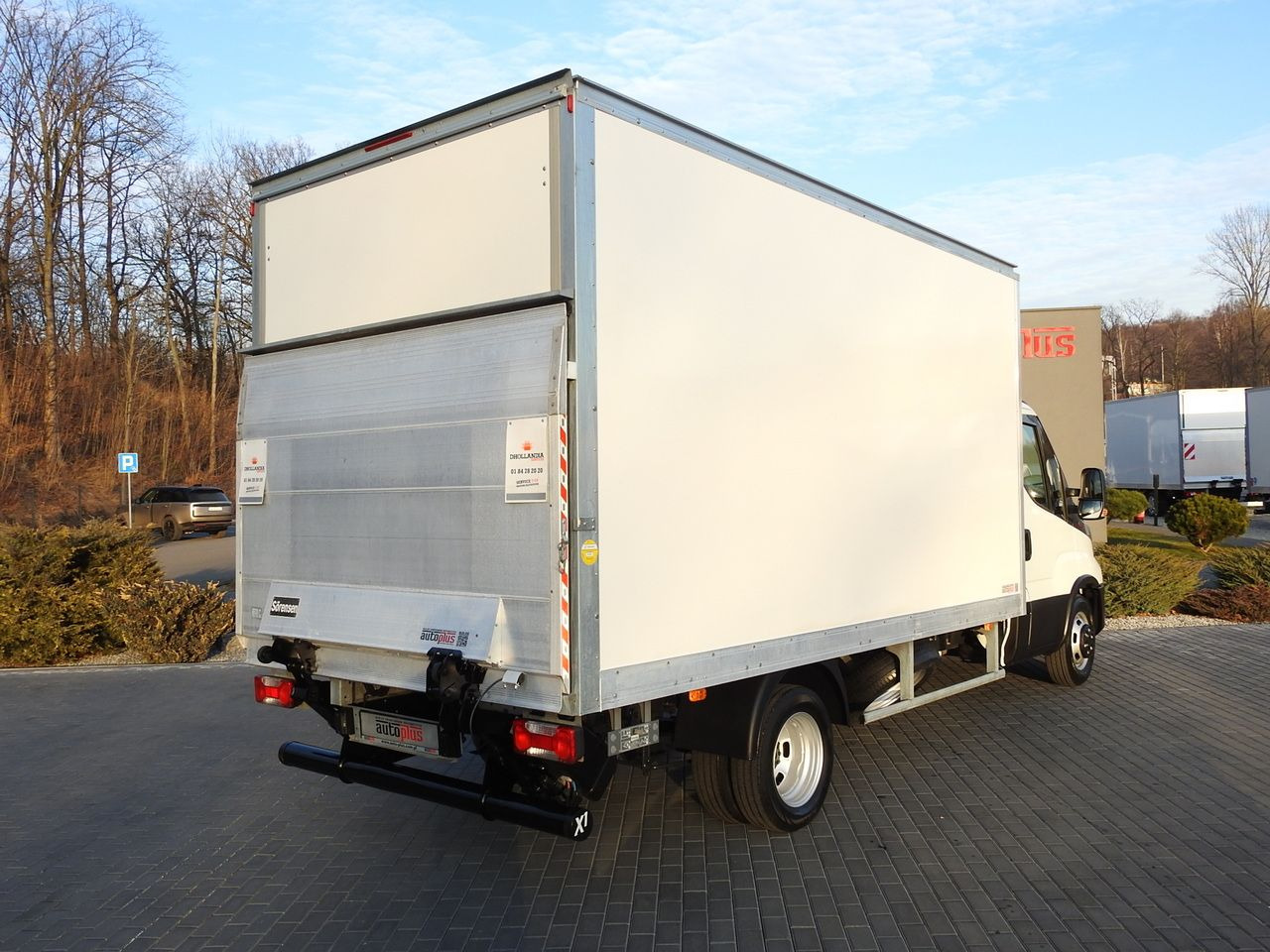 IVECO DAILY 35S16 BOX LIFT 8 PALLETS CRUISE CONTROL AIR CONDITIONING TWIN WHEELS 160HP - Dostavno vozilo hladnjača: slika 3 IVECO DAILY 35S16 BOX LIFT 8 PALLETS CRUISE CONTROL AIR CONDITIONING TWIN WHEELS 160HP - Dostavno vozilo hladnjača: slika 3
