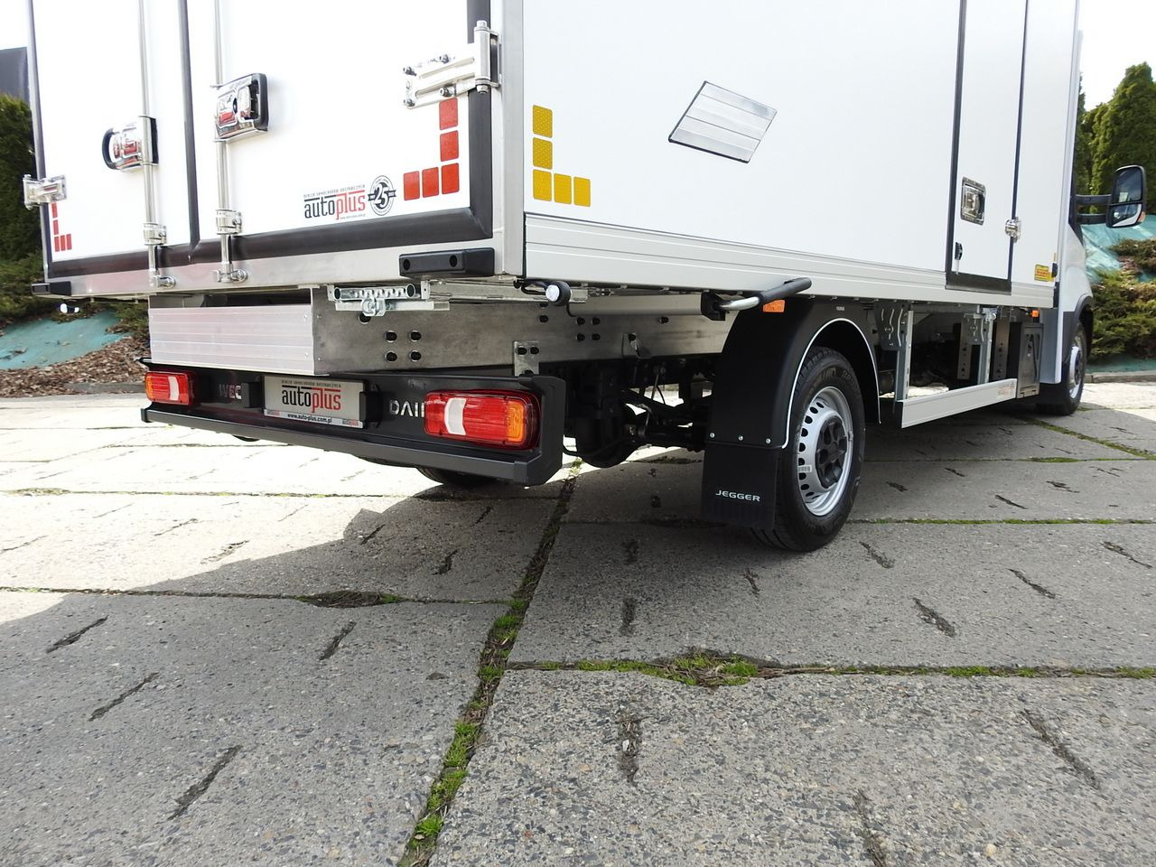 Novu Dostavno vozilo hladnjača IVECO DAILY 35S16 NEW REGRIGERATOR BOX -10*C 8 PALLETS HEATING FUNCTION POWER SUPPLY 230V CRUISE CONTROL AIR CONDITIONING 160HP: slika 30