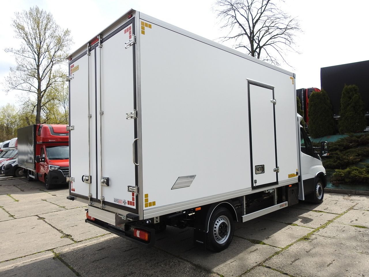 Novu Dostavno vozilo hladnjača IVECO DAILY 35S16 NEW REGRIGERATOR BOX -10*C 8 PALLETS HEATING FUNCTION POWER SUPPLY 230V CRUISE CONTROL AIR CONDITIONING 160HP: slika 14