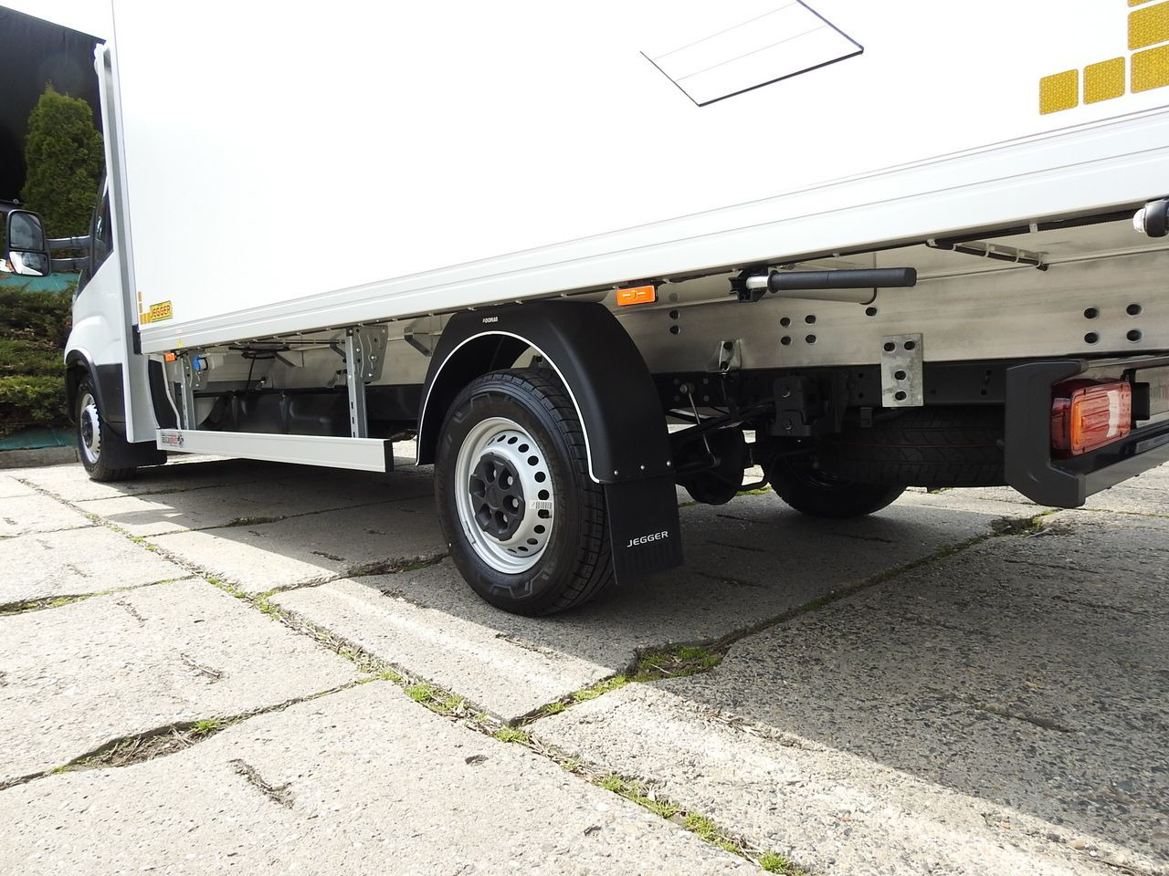 Novu Dostavno vozilo hladnjača IVECO DAILY 35S16 NEW REGRIGERATOR BOX -10*C 8 PALLETS HEATING FUNCTION POWER SUPPLY 230V CRUISE CONTROL AIR CONDITIONING 160HP: slika 17