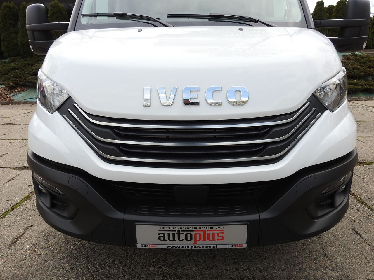 Novu Dostavno vozilo hladnjača IVECO DAILY 35S16 NEW REGRIGERATOR BOX -10*C 8 PALLETS HEATING FUNCTION POWER SUPPLY 230V CRUISE CONTROL AIR CONDITIONING 160HP: slika 15