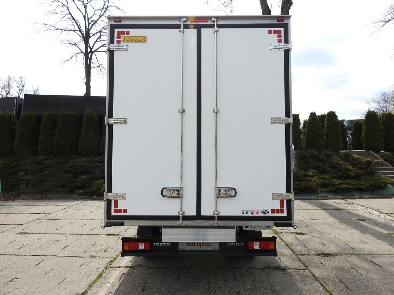 Novu Dostavno vozilo hladnjača IVECO DAILY 35S16 NEW REGRIGERATOR BOX -10*C 8 PALLETS HEATING FUNCTION POWER SUPPLY 230V CRUISE CONTROL AIR CONDITIONING 160HP: slika 11