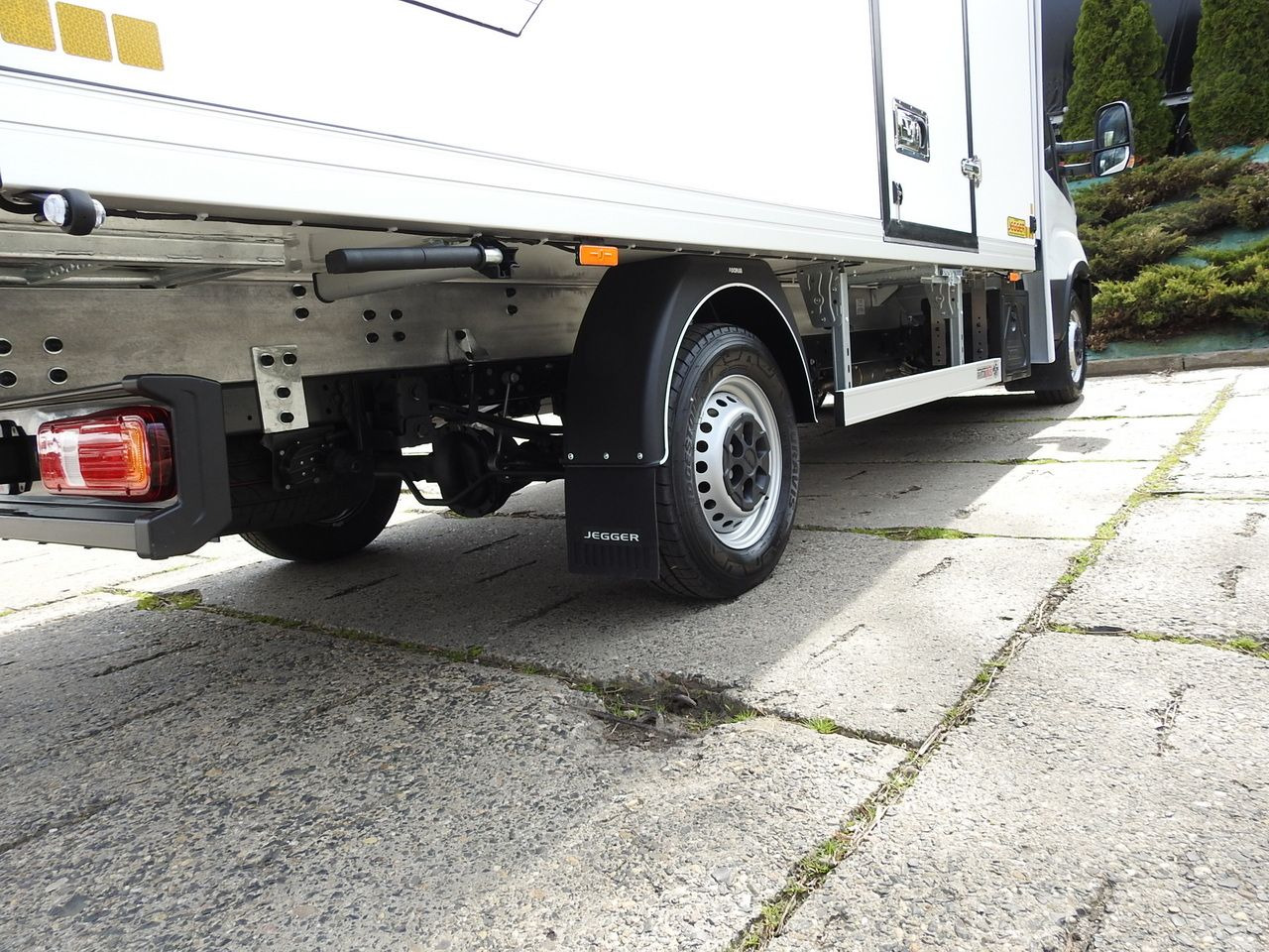 Novu Dostavno vozilo hladnjača IVECO DAILY 35S16 NEW REGRIGERATOR BOX -10*C 8 PALLETS HEATING FUNCTION POWER SUPPLY 230V CRUISE CONTROL AIR CONDITIONING 160HP: slika 19