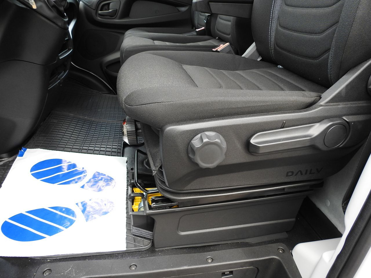 Novu Dostavno vozilo hladnjača IVECO DAILY 35S16 NEW REGRIGERATOR BOX -10*C 8 PALLETS HEATING FUNCTION POWER SUPPLY 230V CRUISE CONTROL AIR CONDITIONING 160HP: slika 33