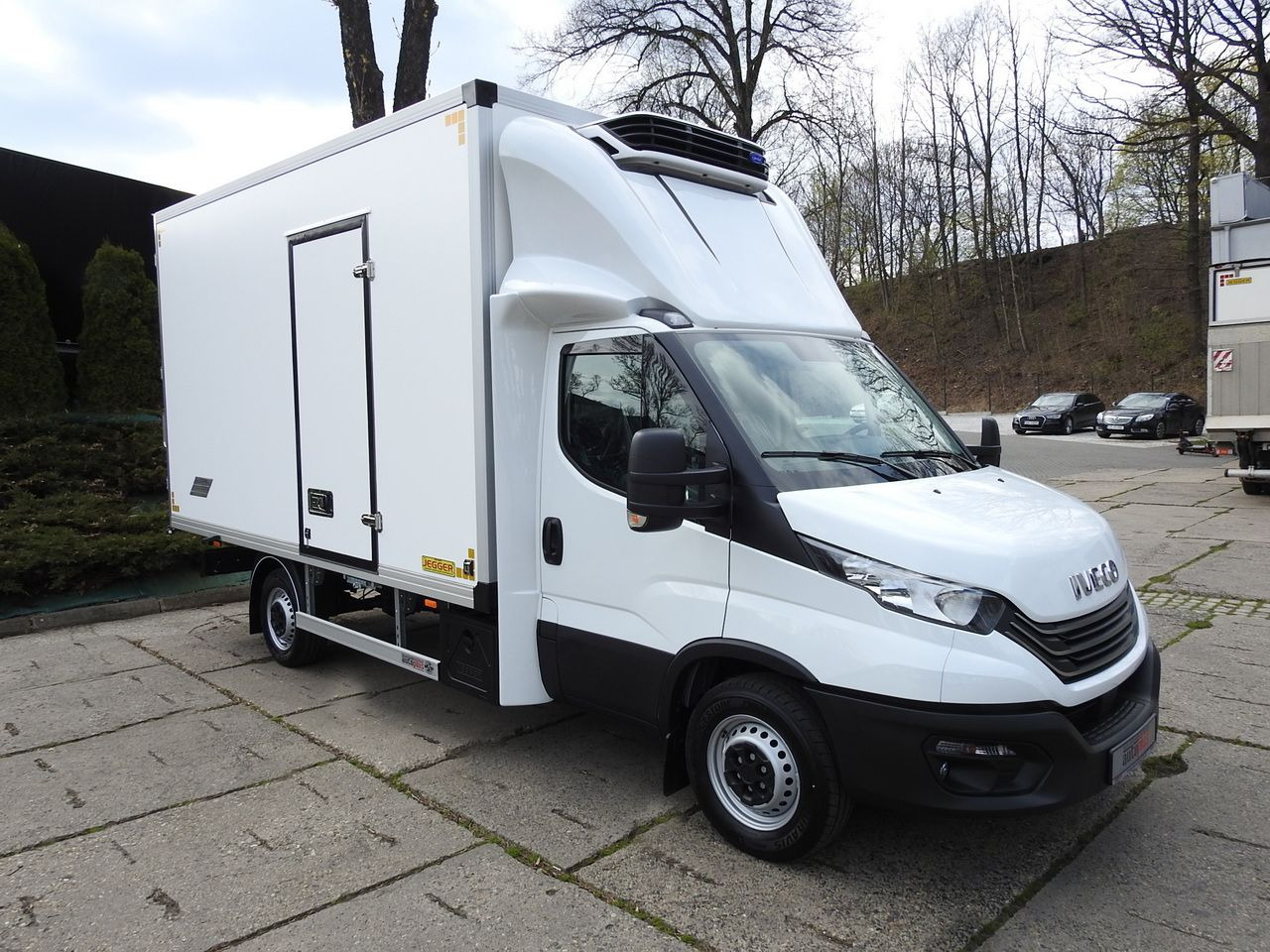 IVECO DAILY 35S16 NEW REGRIGERATOR BOX -10*C 8 PALLETS HEATING FUNCTION POWER SUPPLY 230V CRUISE CONTROL AIR CONDITIONING 160HP - Dostavno vozilo hladnjača: slika 4 IVECO DAILY 35S16 NEW REGRIGERATOR BOX -10*C 8 PALLETS HEATING FUNCTION POWER SUPPLY 230V CRUISE CONTROL AIR CONDITIONING 160HP - Dostavno vozilo hladnjača: slika 4