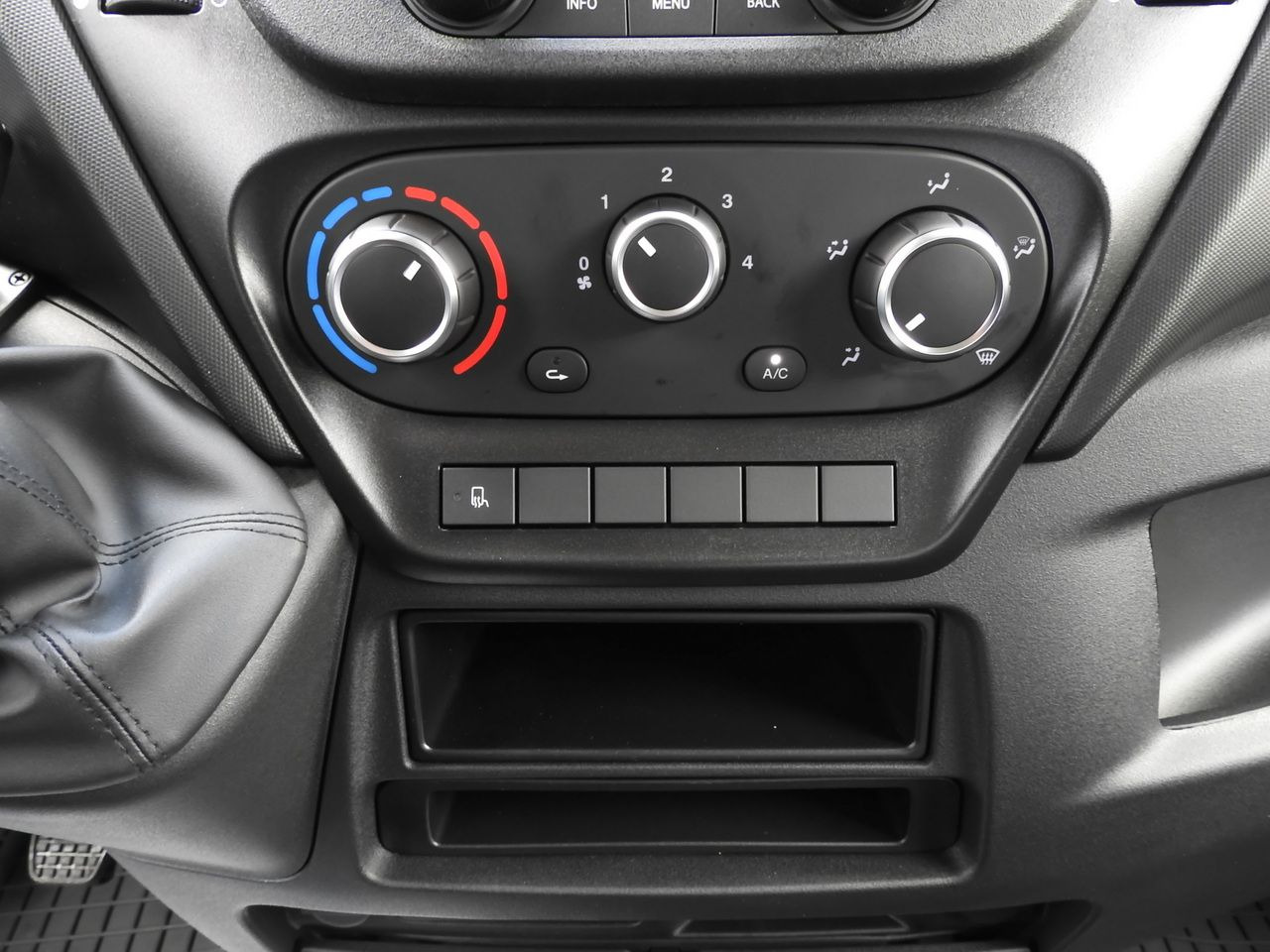 Novu Dostavno vozilo hladnjača IVECO DAILY 35S16 NEW REGRIGERATOR BOX -10*C 8 PALLETS HEATING FUNCTION POWER SUPPLY 230V CRUISE CONTROL AIR CONDITIONING 160HP: slika 41