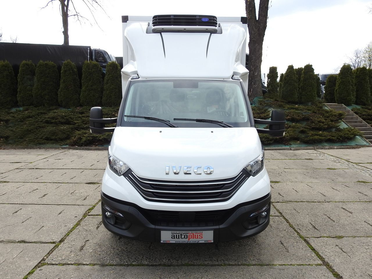 IVECO DAILY 35S16 NEW REGRIGERATOR BOX -10*C 8 PALLETS HEATING FUNCTION POWER SUPPLY 230V CRUISE CONTROL AIR CONDITIONING 160HP - Dostavno vozilo hladnjača: slika 5 IVECO DAILY 35S16 NEW REGRIGERATOR BOX -10*C 8 PALLETS HEATING FUNCTION POWER SUPPLY 230V CRUISE CONTROL AIR CONDITIONING 160HP - Dostavno vozilo hladnjača: slika 5