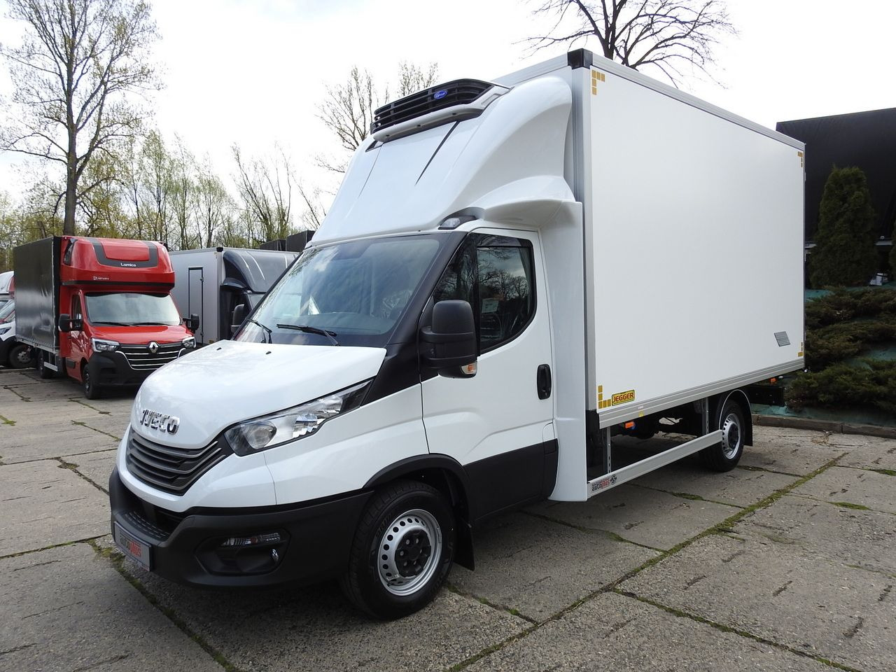 Novu Dostavno vozilo hladnjača IVECO DAILY 35S16 NEW REGRIGERATOR BOX -10*C 8 PALLETS HEATING FUNCTION POWER SUPPLY 230V CRUISE CONTROL AIR CONDITIONING 160HP: slika 6
