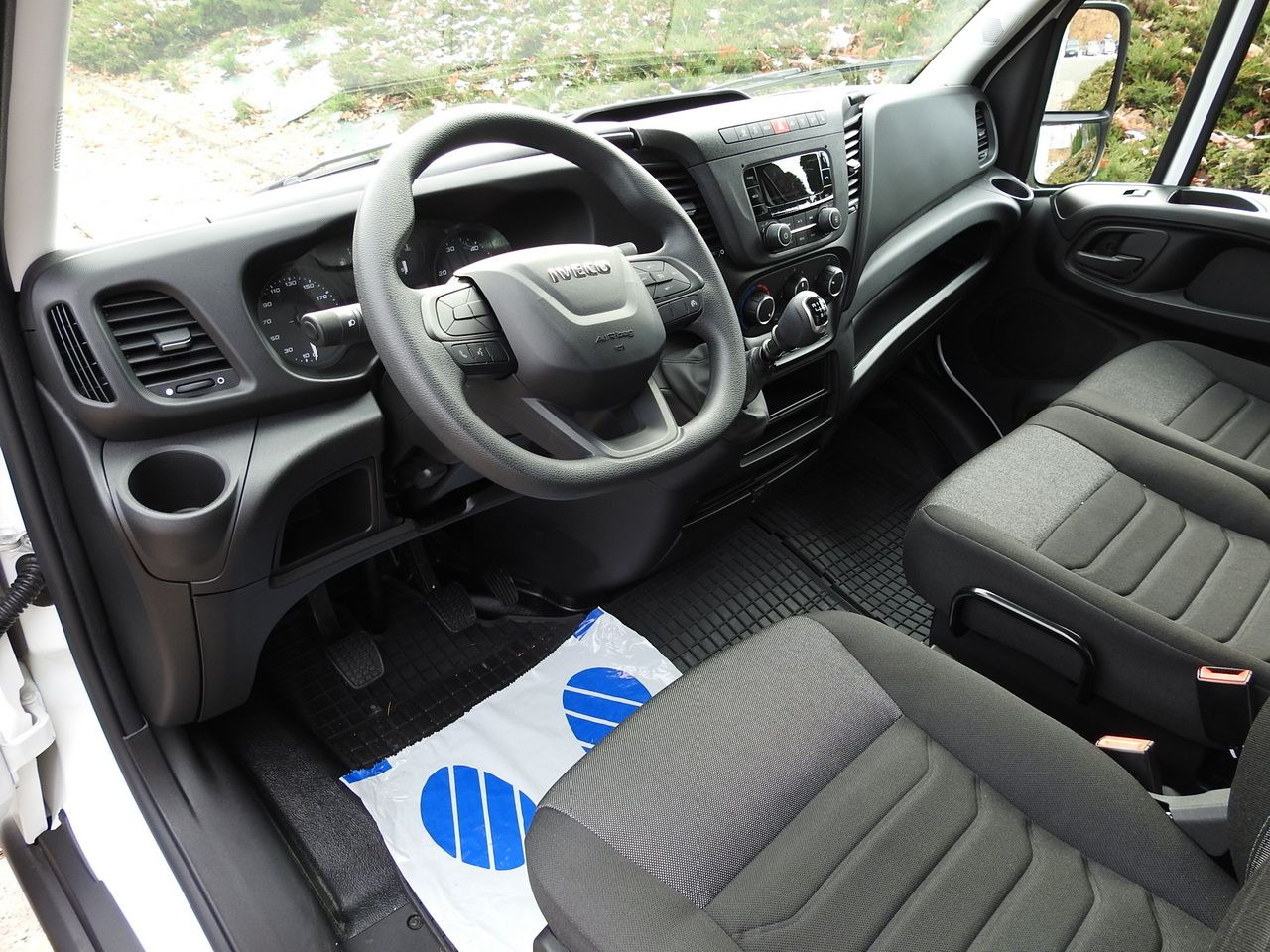 IVECO DAILY 35S16 NEW TARPAULIN LIFT 8 PALLETS CRUISE CONTROL AIR CONDITIONING 160HP - Dostavno vozilo sa ceradom: slika 2 IVECO DAILY 35S16 NEW TARPAULIN LIFT 8 PALLETS CRUISE CONTROL AIR CONDITIONING 160HP - Dostavno vozilo sa ceradom: slika 2