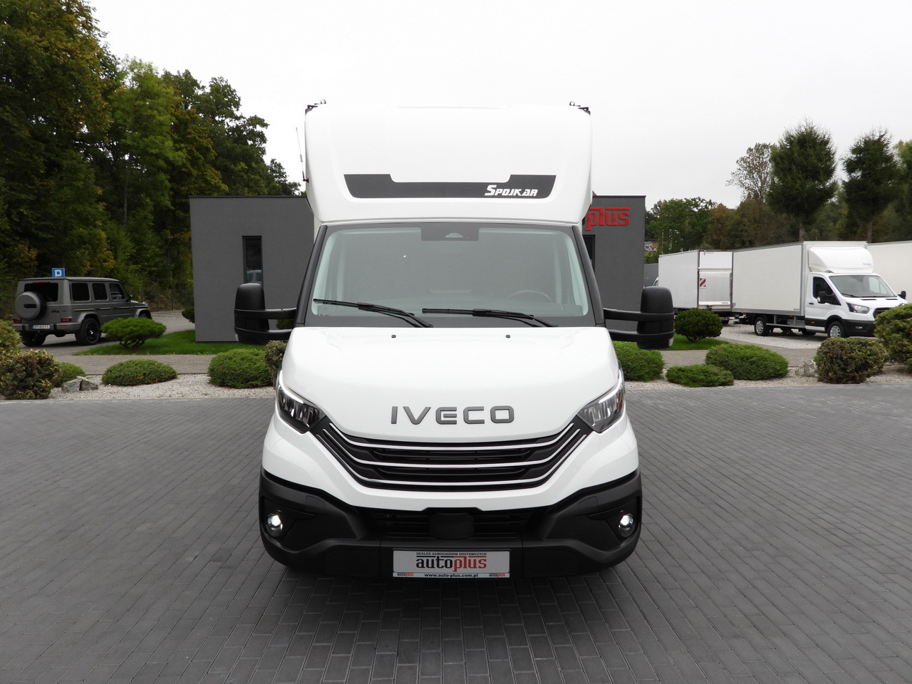 IVECO DAILY 35S18 BOX HI-MATIC LIFT 8 PALLETS CRUISE CONTROL NAVIGATION LED LIGHTS PNEUMATICS AUTOMATIC TRANSMISSION HI-MATIC AIR CONDITIONING 180HP - Dostavno vozilo sa zatvorenim sandukom: slika 5 IVECO DAILY 35S18 BOX HI-MATIC LIFT 8 PALLETS CRUISE CONTROL NAVIGATION LED LIGHTS PNEUMATICS AUTOMATIC TRANSMISSION HI-MATIC AIR CONDITIONING 180HP - Dostavno vozilo sa zatvorenim sandukom: slika 5