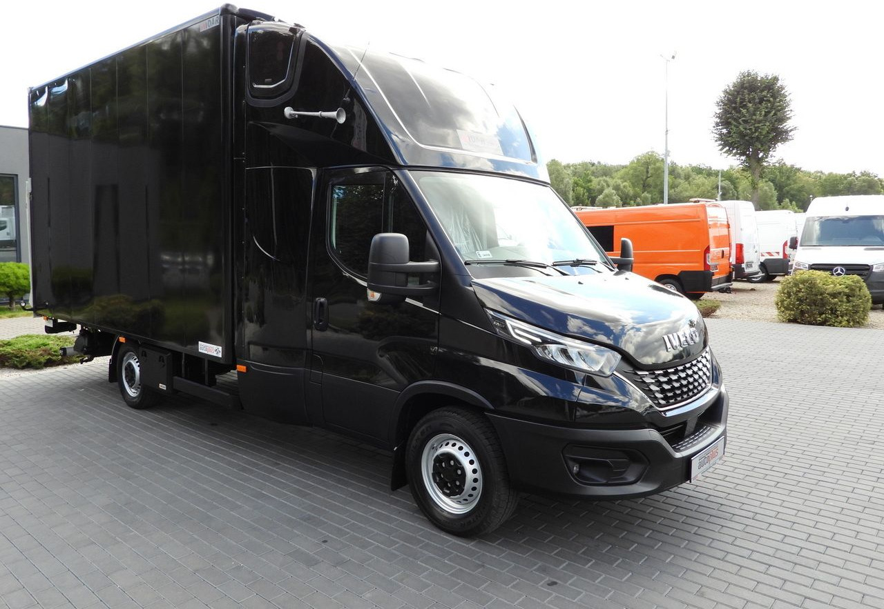 IVECO DAILY 35S18 BOX LIFT 8 PALLETS WEBASTO CRUISE CONTROL NAVIGATION LED LIGHTS PNEUMATICS AIR CONDITIONING 180HP - Dostavno vozilo hladnjača: slika 4 IVECO DAILY 35S18 BOX LIFT 8 PALLETS WEBASTO CRUISE CONTROL NAVIGATION LED LIGHTS PNEUMATICS AIR CONDITIONING 180HP - Dostavno vozilo hladnjača: slika 4