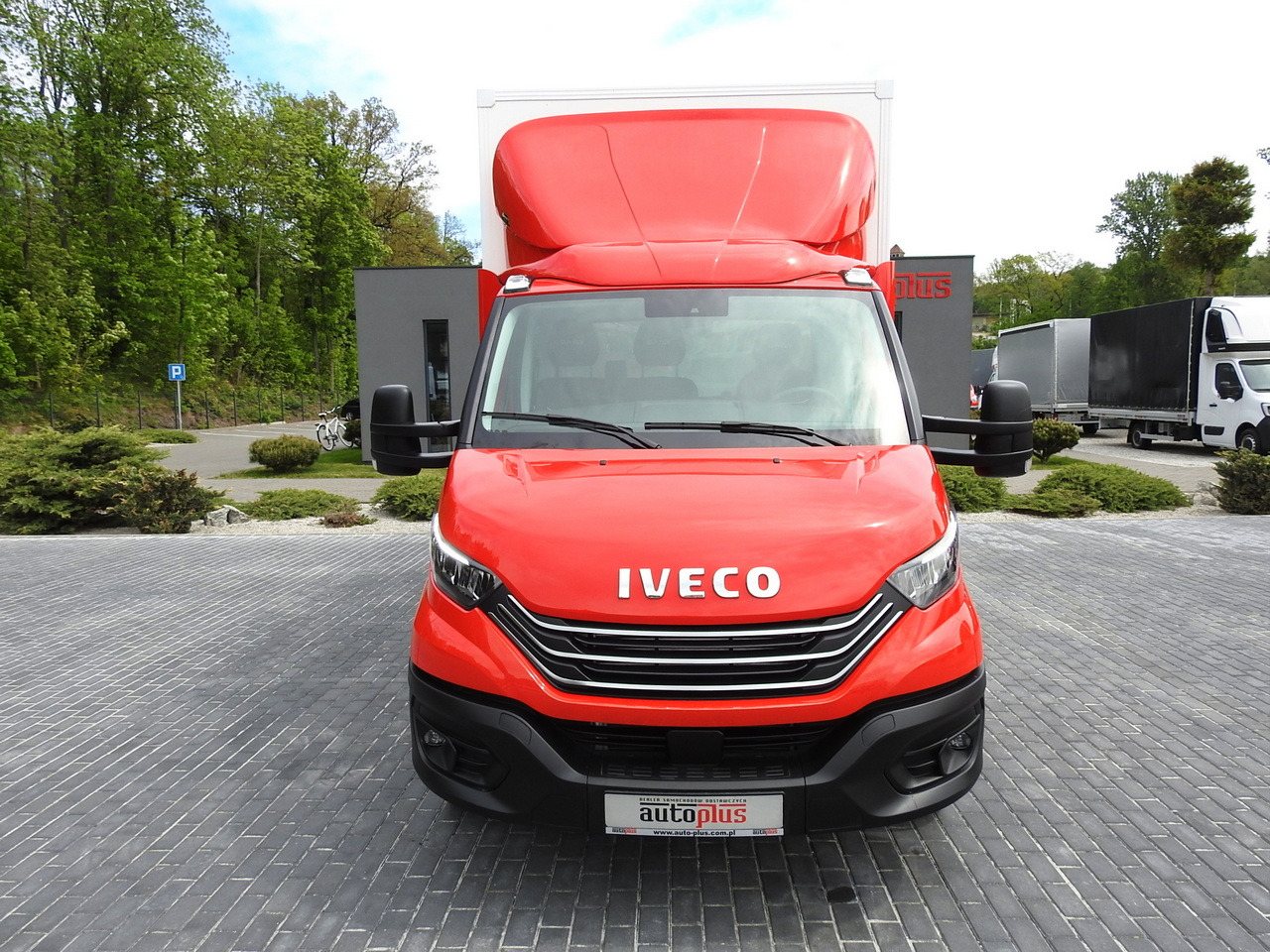IVECO DAILY 35S18 NEW BOX 10 PALLETS CRUISE CONTROL NAVIGATION AIR CONDITIONING LED LIGHTS GUARANTEE  180HP - Dostavno vozilo hladnjača: slika 5 IVECO DAILY 35S18 NEW BOX 10 PALLETS CRUISE CONTROL NAVIGATION AIR CONDITIONING LED LIGHTS GUARANTEE  180HP - Dostavno vozilo hladnjača: slika 5