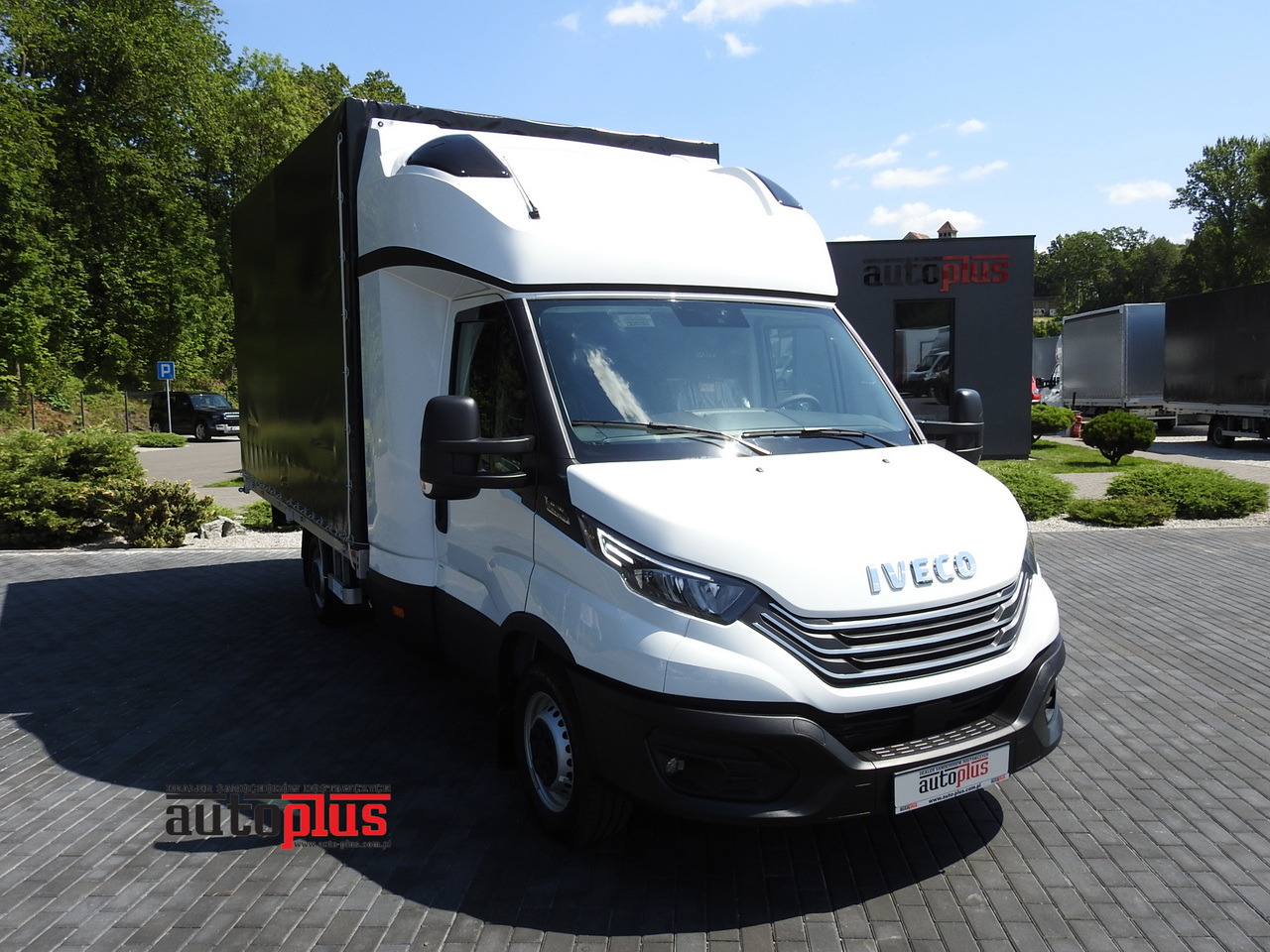 IVECO DAILY 35S18 NEW TARPAULIN 8 PALLETS CRUISE CONTROL NAVIGATION LED LIGHTS AUTOMATIC TRANSMISSION HI-MATIC MANUFACTURERS WARRANTY 180HP - Dostavno vozilo sa ceradom: slika 1 IVECO DAILY 35S18 NEW TARPAULIN 8 PALLETS CRUISE CONTROL NAVIGATION LED LIGHTS AUTOMATIC TRANSMISSION HI-MATIC MANUFACTURERS WARRANTY 180HP - Dostavno vozilo sa ceradom: slika 1