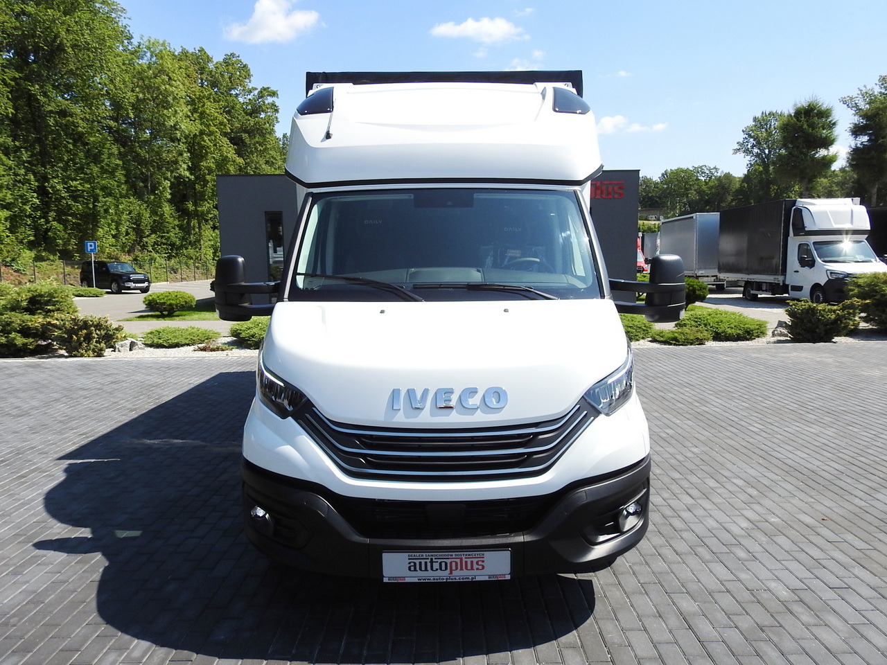 IVECO DAILY 35S18 NEW TARPAULIN 8 PALLETS CRUISE CONTROL NAVIGATION LED LIGHTS AUTOMATIC TRANSMISSION HI-MATIC MANUFACTURERS WARRANTY 180HP - Dostavno vozilo sa ceradom: slika 5 IVECO DAILY 35S18 NEW TARPAULIN 8 PALLETS CRUISE CONTROL NAVIGATION LED LIGHTS AUTOMATIC TRANSMISSION HI-MATIC MANUFACTURERS WARRANTY 180HP - Dostavno vozilo sa ceradom: slika 5
