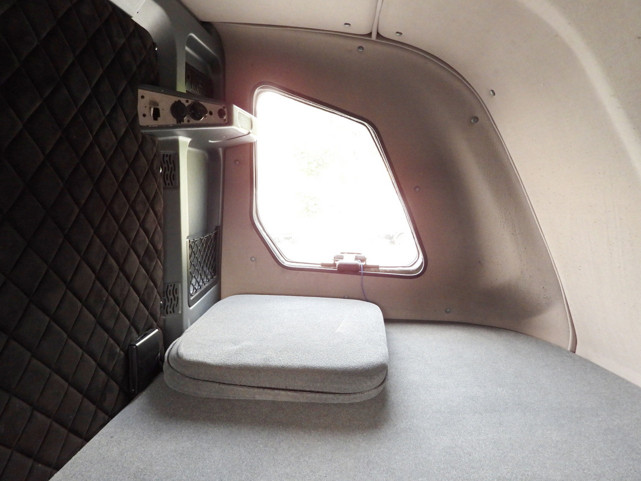 Lizing IVECO DAILY 35S18 TARPAULIN 10 PALLETS CRUISE CONTROL LED LIGHTS AIR CONDITIONING  180HP IVECO DAILY 35S18 TARPAULIN 10 PALLETS CRUISE CONTROL LED LIGHTS AIR CONDITIONING  180HP: slika 42