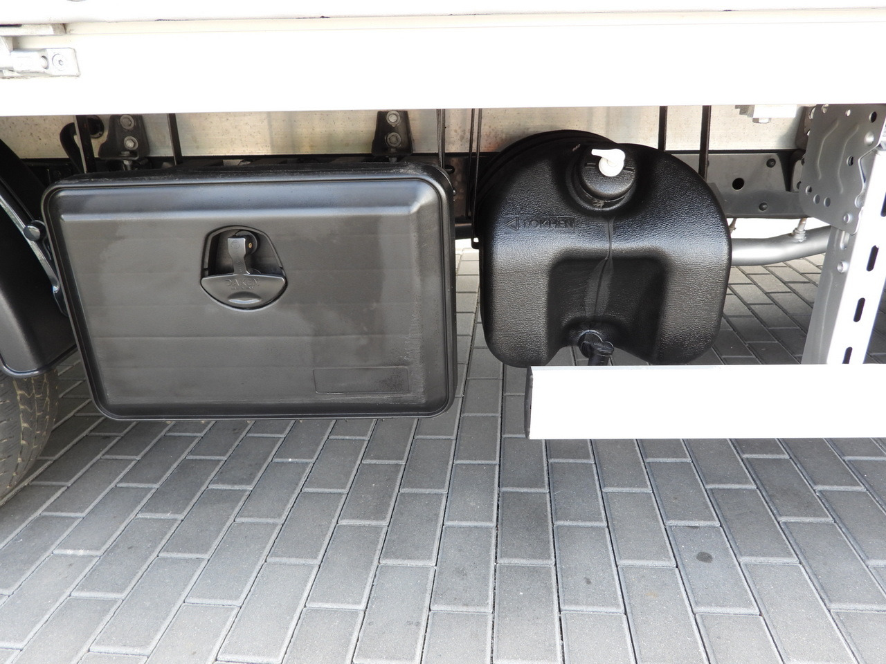 Lizing IVECO DAILY 35S18 TARPAULIN 10 PALLETS CRUISE CONTROL LED LIGHTS AIR CONDITIONING  180HP IVECO DAILY 35S18 TARPAULIN 10 PALLETS CRUISE CONTROL LED LIGHTS AIR CONDITIONING  180HP: slika 25