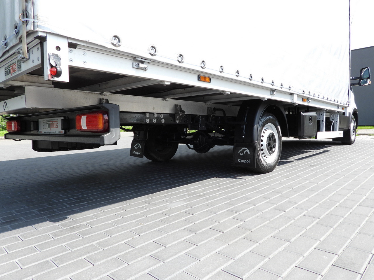 Lizing IVECO DAILY 35S18 TARPAULIN 10 PALLETS CRUISE CONTROL LED LIGHTS AIR CONDITIONING  180HP IVECO DAILY 35S18 TARPAULIN 10 PALLETS CRUISE CONTROL LED LIGHTS AIR CONDITIONING  180HP: slika 17