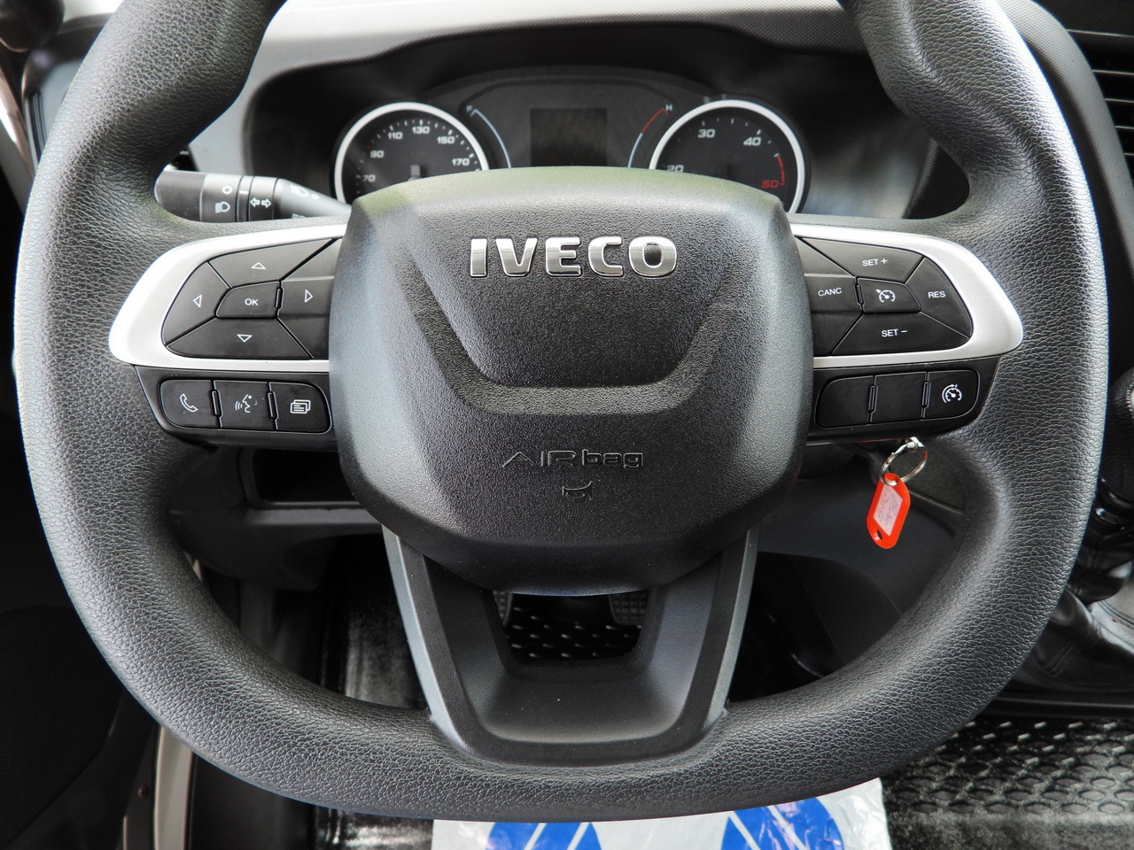 Lizing IVECO DAILY 35S18 TARPAULIN 10 PALLETS CRUISE CONTROL LED LIGHTS AIR CONDITIONING  180HP IVECO DAILY 35S18 TARPAULIN 10 PALLETS CRUISE CONTROL LED LIGHTS AIR CONDITIONING  180HP: slika 31