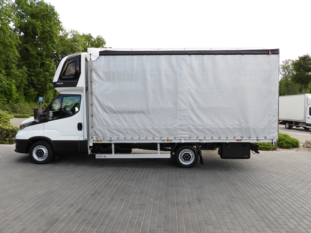 Lizing IVECO DAILY 35S18 TARPAULIN 10 PALLETS CRUISE CONTROL LED LIGHTS AIR CONDITIONING  180HP IVECO DAILY 35S18 TARPAULIN 10 PALLETS CRUISE CONTROL LED LIGHTS AIR CONDITIONING  180HP: slika 8
