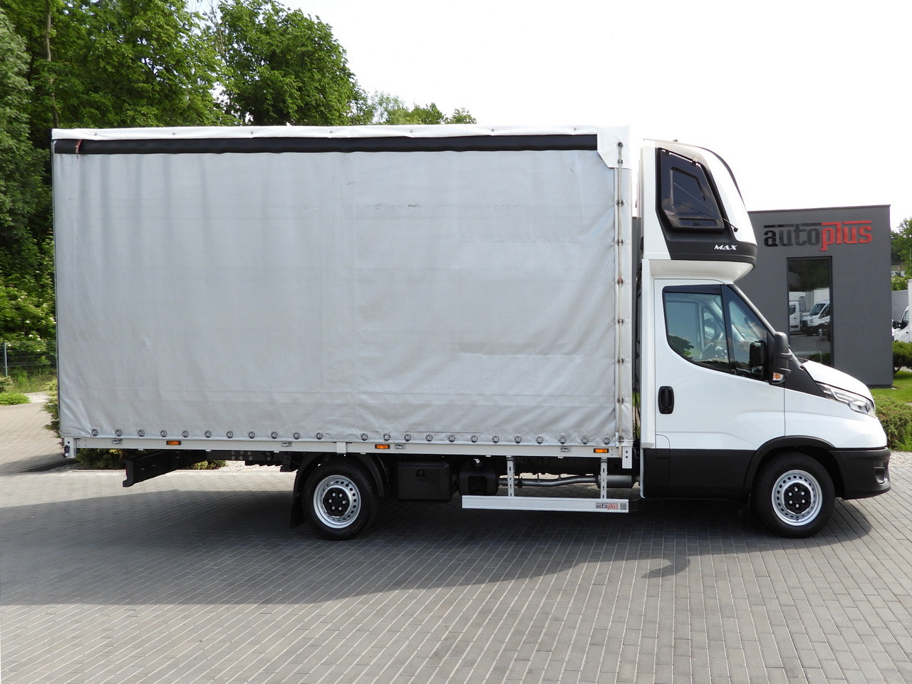 Lizing IVECO DAILY 35S18 TARPAULIN 10 PALLETS CRUISE CONTROL LED LIGHTS AIR CONDITIONING  180HP IVECO DAILY 35S18 TARPAULIN 10 PALLETS CRUISE CONTROL LED LIGHTS AIR CONDITIONING  180HP: slika 7