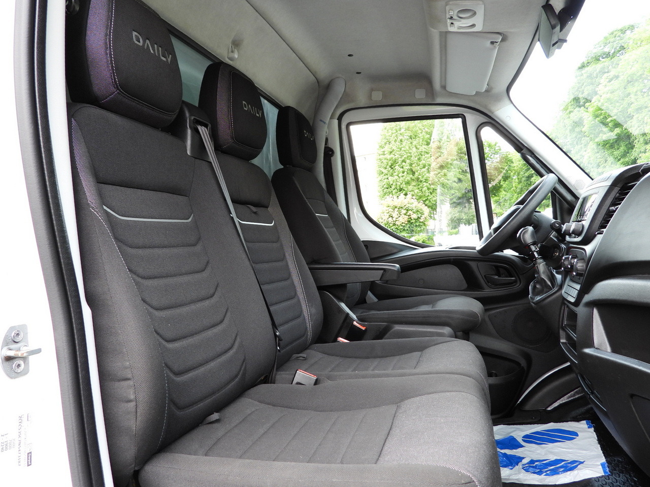 Lizing IVECO DAILY 35S18 TARPAULIN 10 PALLETS CRUISE CONTROL LED LIGHTS AIR CONDITIONING  180HP IVECO DAILY 35S18 TARPAULIN 10 PALLETS CRUISE CONTROL LED LIGHTS AIR CONDITIONING  180HP: slika 40