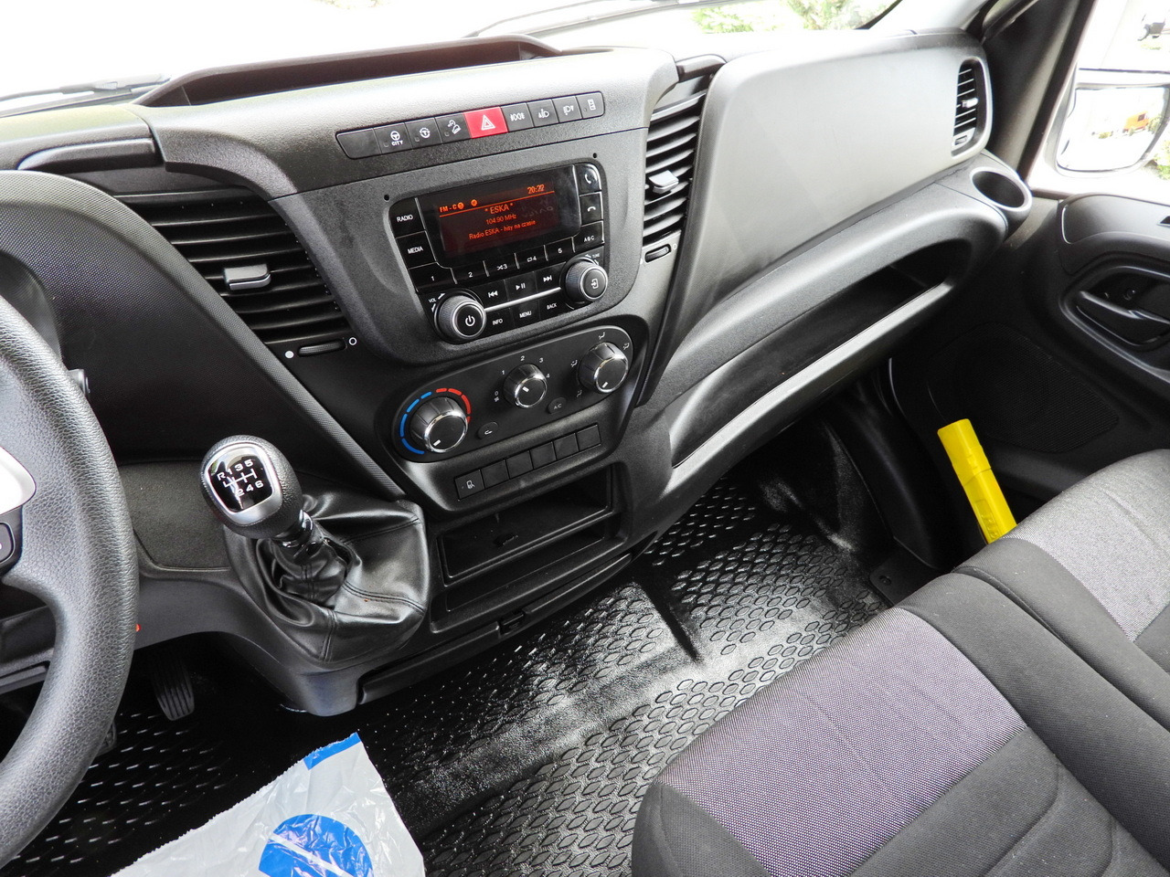 Lizing IVECO DAILY 35S18 TARPAULIN 10 PALLETS CRUISE CONTROL LED LIGHTS AIR CONDITIONING  180HP IVECO DAILY 35S18 TARPAULIN 10 PALLETS CRUISE CONTROL LED LIGHTS AIR CONDITIONING  180HP: slika 34