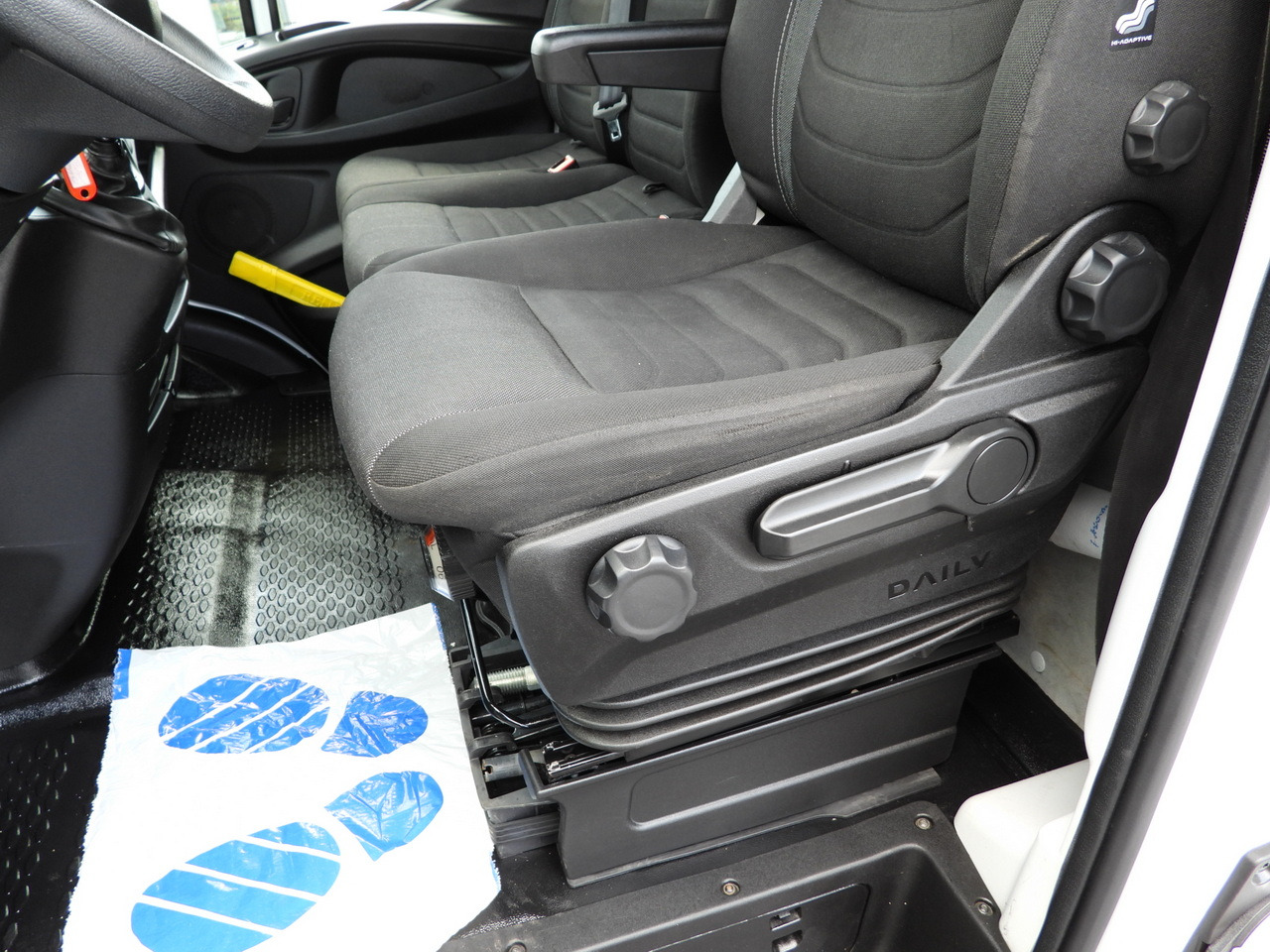 Lizing IVECO DAILY 35S18 TARPAULIN 10 PALLETS CRUISE CONTROL LED LIGHTS AIR CONDITIONING  180HP IVECO DAILY 35S18 TARPAULIN 10 PALLETS CRUISE CONTROL LED LIGHTS AIR CONDITIONING  180HP: slika 29