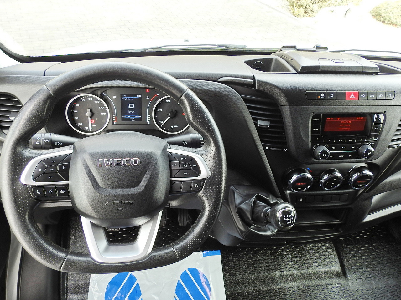 Lizing IVECO DAILY 35S18 TARPAULIN 10 PALLETS WEBASTO CRUISE CONTROL AIR CONDITIONING 180HP IVECO DAILY 35S18 TARPAULIN 10 PALLETS WEBASTO CRUISE CONTROL AIR CONDITIONING 180HP: slika 31 Lizing IVECO DAILY 35S18 TARPAULIN 10 PALLETS WEBASTO CRUISE CONTROL AIR CONDITIONING 180HP IVECO DAILY 35S18 TARPAULIN 10 PALLETS WEBASTO CRUISE CONTROL AIR CONDITIONING 180HP: slika 31