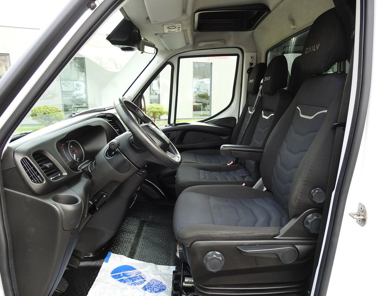 Lizing IVECO DAILY 35S18 TARPAULIN 10 PALLETS WEBASTO CRUISE CONTROL AIR CONDITIONING 180HP IVECO DAILY 35S18 TARPAULIN 10 PALLETS WEBASTO CRUISE CONTROL AIR CONDITIONING 180HP: slika 28 Lizing IVECO DAILY 35S18 TARPAULIN 10 PALLETS WEBASTO CRUISE CONTROL AIR CONDITIONING 180HP IVECO DAILY 35S18 TARPAULIN 10 PALLETS WEBASTO CRUISE CONTROL AIR CONDITIONING 180HP: slika 28