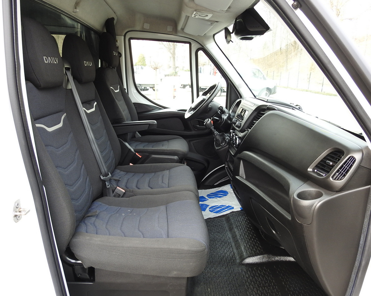 Lizing IVECO DAILY 35S18 TARPAULIN 10 PALLETS WEBASTO CRUISE CONTROL AIR CONDITIONING 180HP IVECO DAILY 35S18 TARPAULIN 10 PALLETS WEBASTO CRUISE CONTROL AIR CONDITIONING 180HP: slika 40 Lizing IVECO DAILY 35S18 TARPAULIN 10 PALLETS WEBASTO CRUISE CONTROL AIR CONDITIONING 180HP IVECO DAILY 35S18 TARPAULIN 10 PALLETS WEBASTO CRUISE CONTROL AIR CONDITIONING 180HP: slika 40