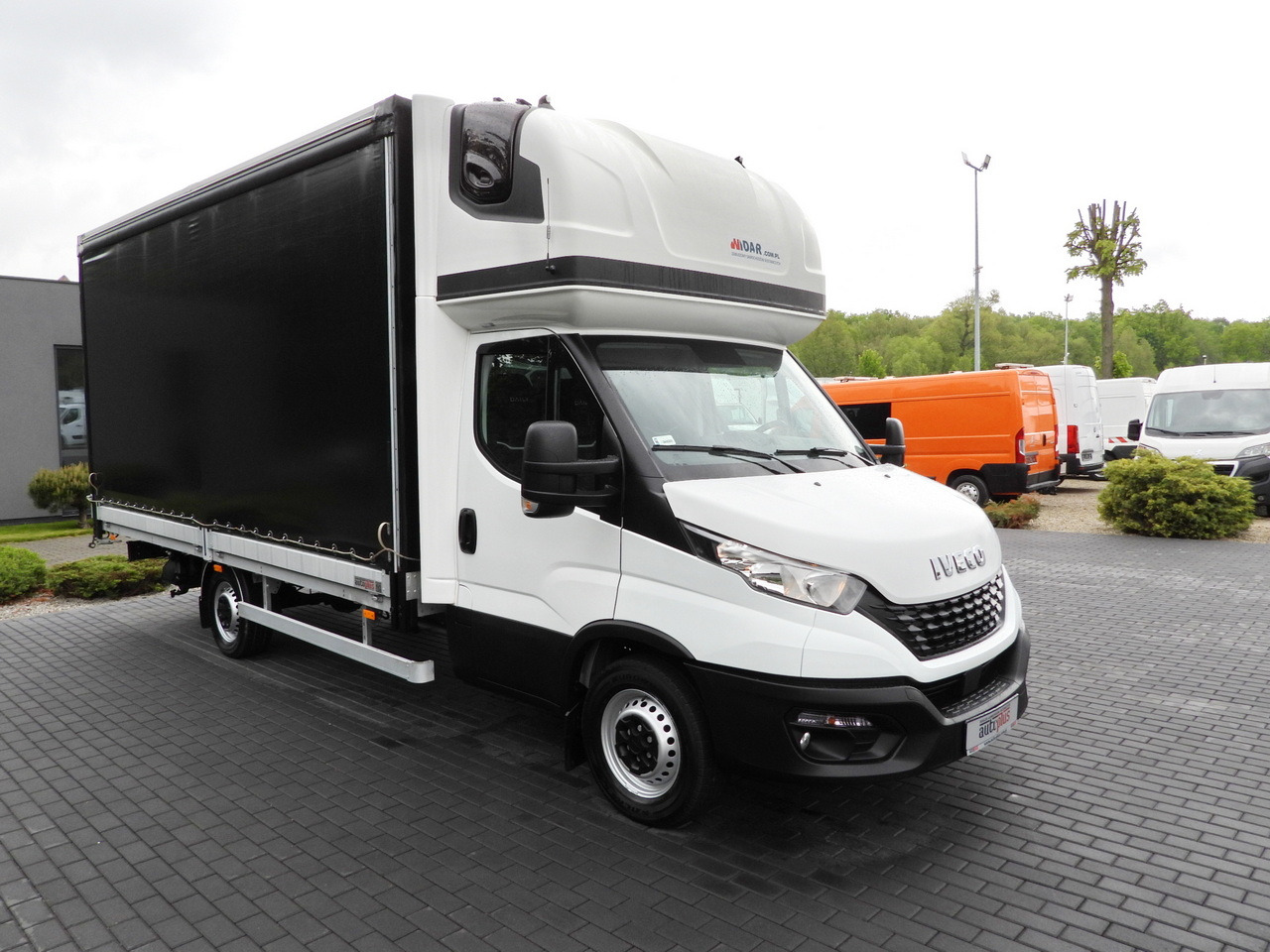IVECO DAILY 35S18 TARPAULIN 10 PALLETS WEBASTO CRUISE CONTROL AIR CONDITIONING 180HP - Dostavno vozilo sa ceradom: slika 4 IVECO DAILY 35S18 TARPAULIN 10 PALLETS WEBASTO CRUISE CONTROL AIR CONDITIONING 180HP - Dostavno vozilo sa ceradom: slika 4