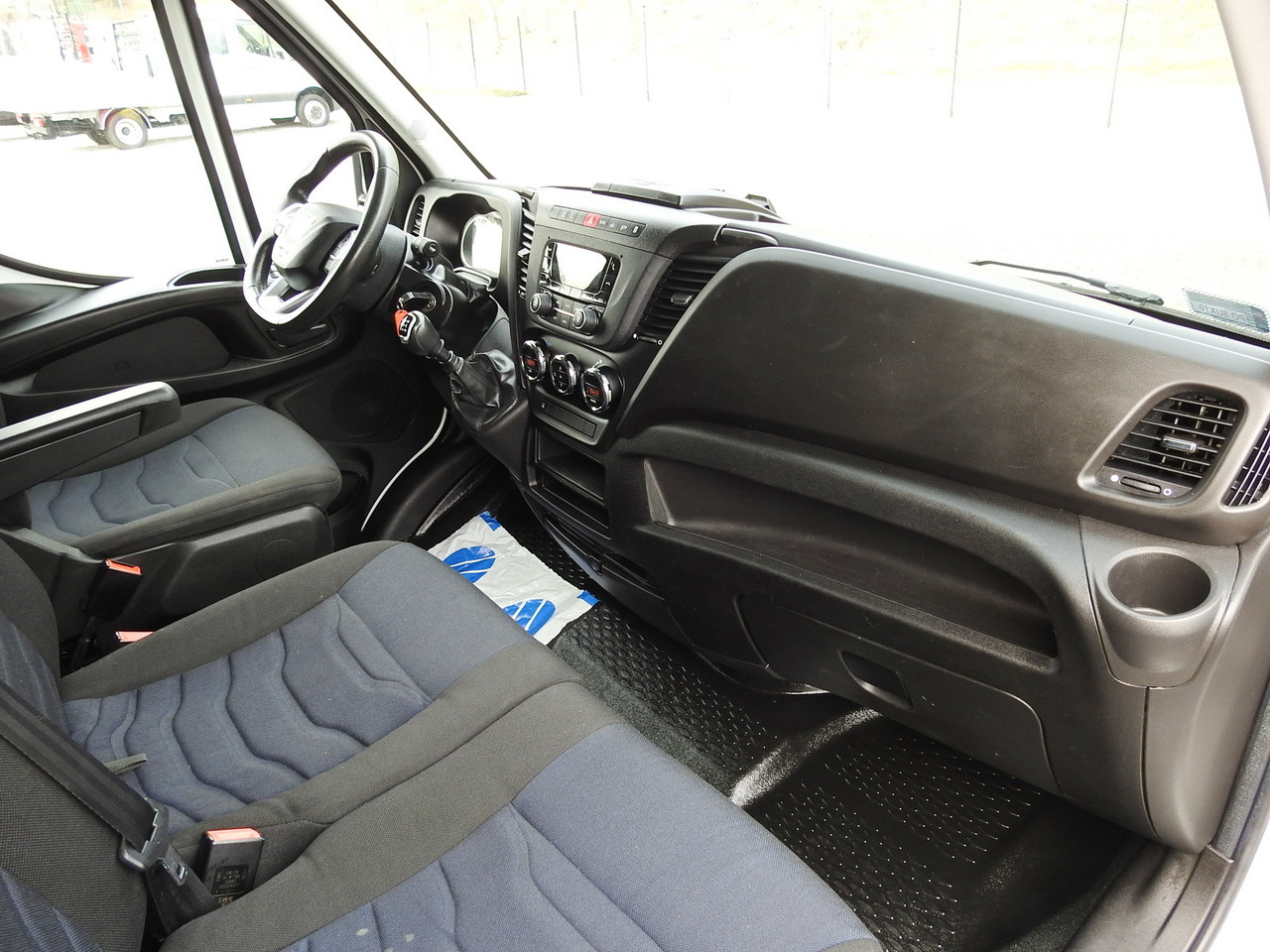 Dostavno vozilo sa ceradom IVECO DAILY  35S18 TARPAULIN 10 PALLETS WEBASTO CRUISE CONTROL AIR CONDITIONING  180HP: slika 42