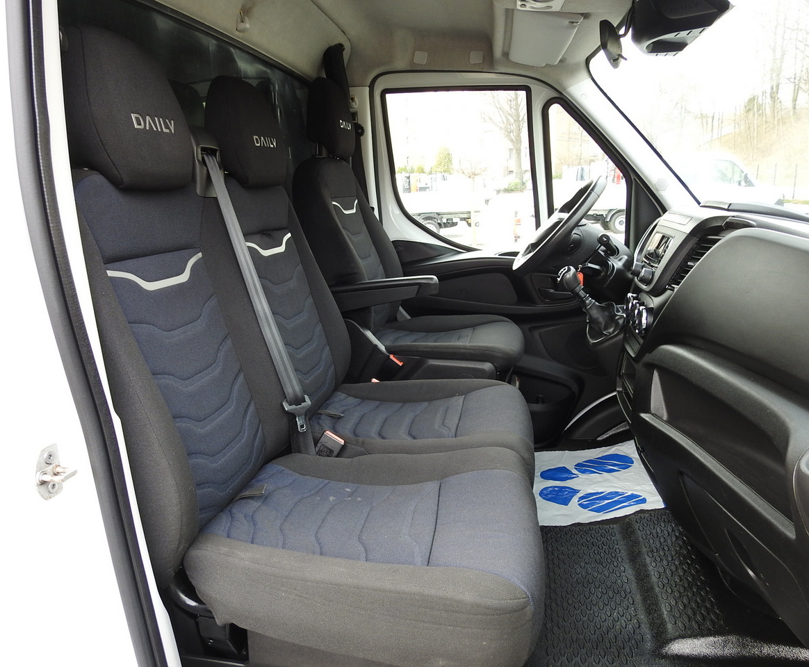 Lizing IVECO DAILY 35S18 TARPAULIN 10 PALLETS WEBASTO CRUISE CONTROL AIR CONDITIONING 180HP IVECO DAILY 35S18 TARPAULIN 10 PALLETS WEBASTO CRUISE CONTROL AIR CONDITIONING 180HP: slika 41 Lizing IVECO DAILY 35S18 TARPAULIN 10 PALLETS WEBASTO CRUISE CONTROL AIR CONDITIONING 180HP IVECO DAILY 35S18 TARPAULIN 10 PALLETS WEBASTO CRUISE CONTROL AIR CONDITIONING 180HP: slika 41