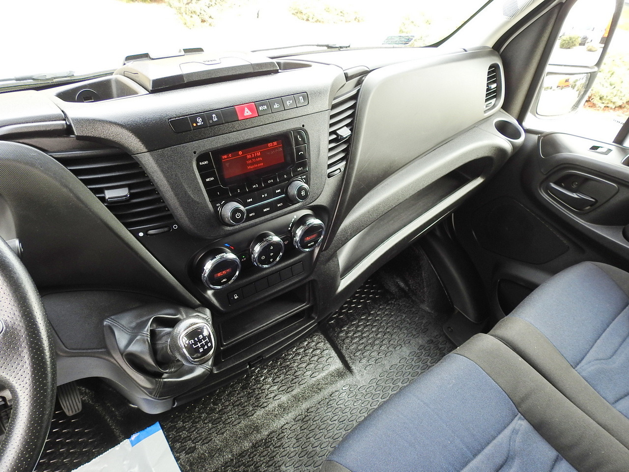 Dostavno vozilo sa ceradom IVECO DAILY  35S18 TARPAULIN 10 PALLETS WEBASTO CRUISE CONTROL AIR CONDITIONING  180HP: slika 35