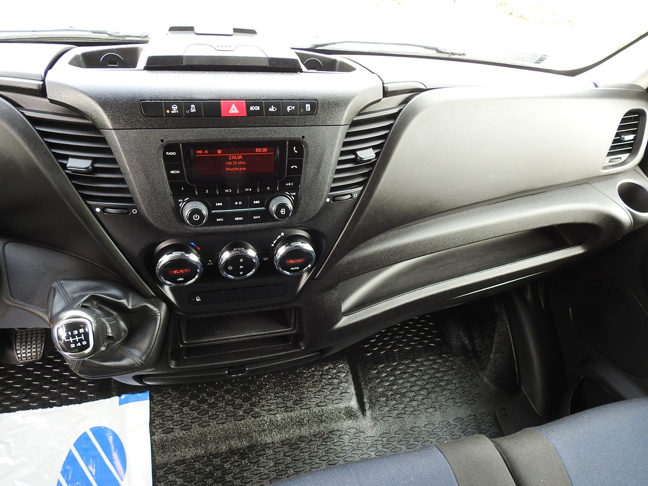 Dostavno vozilo sa ceradom IVECO DAILY  35S18 TARPAULIN 10 PALLETS WEBASTO CRUISE CONTROL AIR CONDITIONING  180HP: slika 36